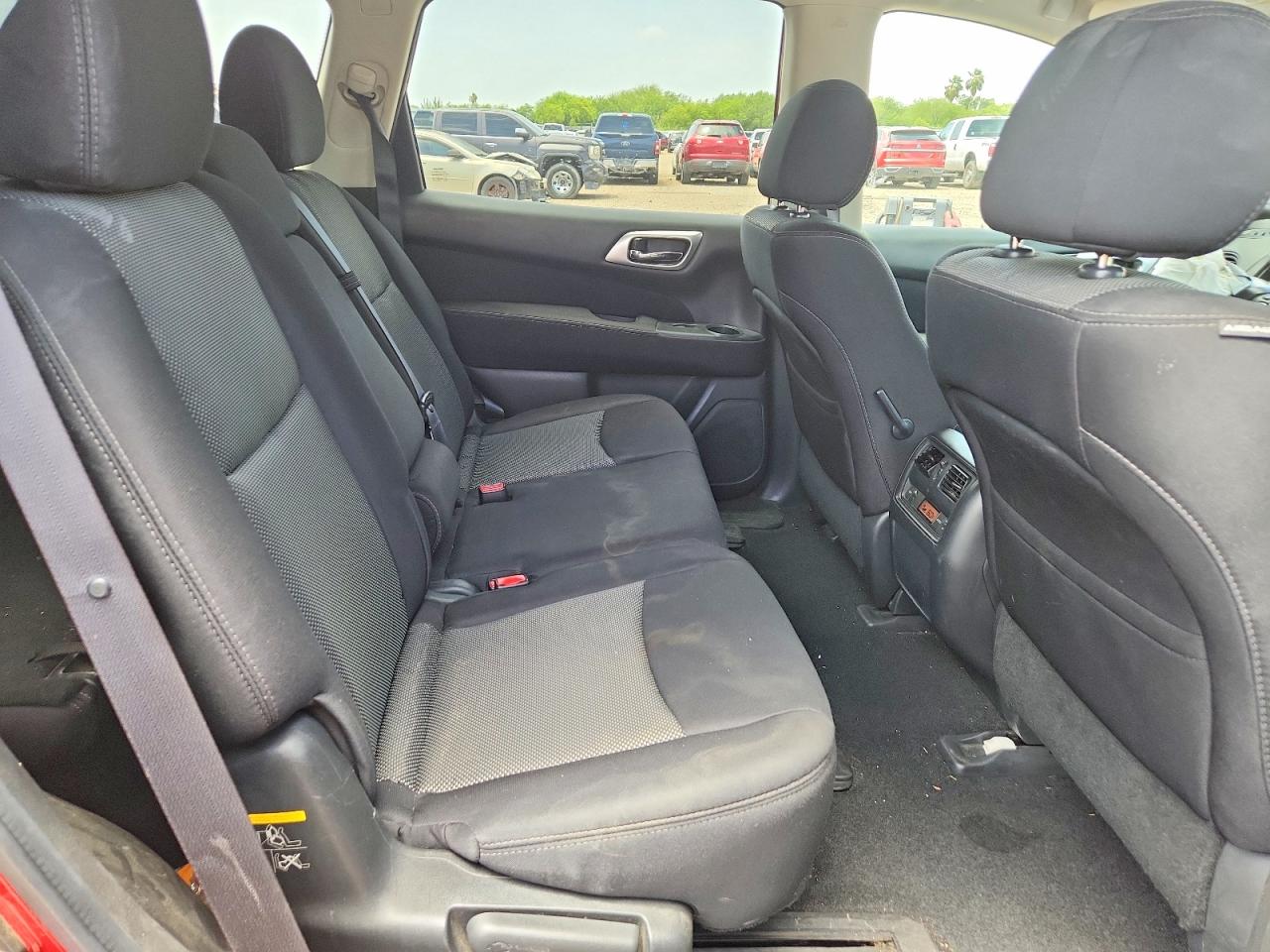 2017 Nissan Pathfinder S Maroon vin: 5N1DR2MN5HC674806