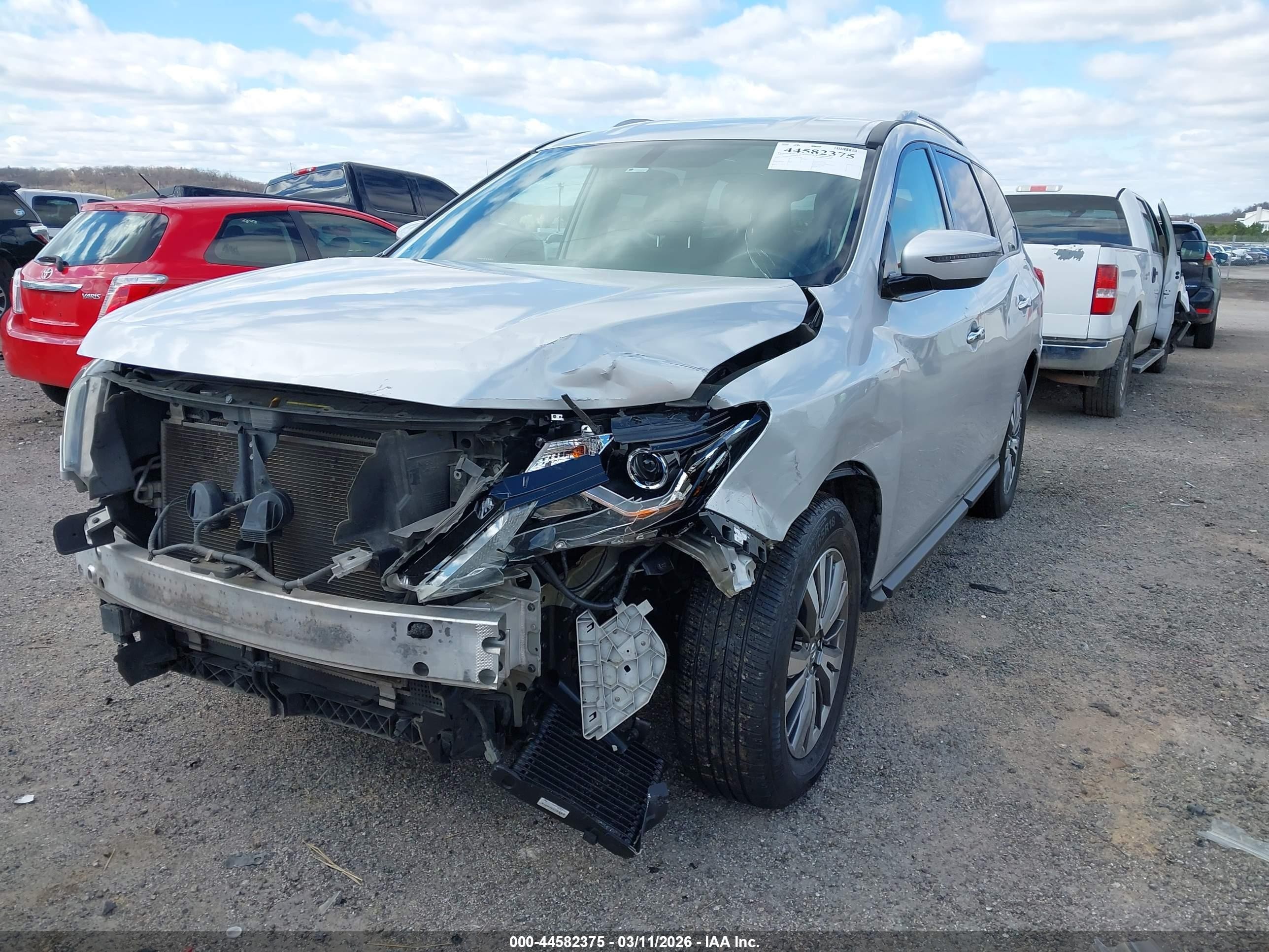 2019 Nissan Pathfinder Sv Silver vin: 5N1DR2MN7KC591580