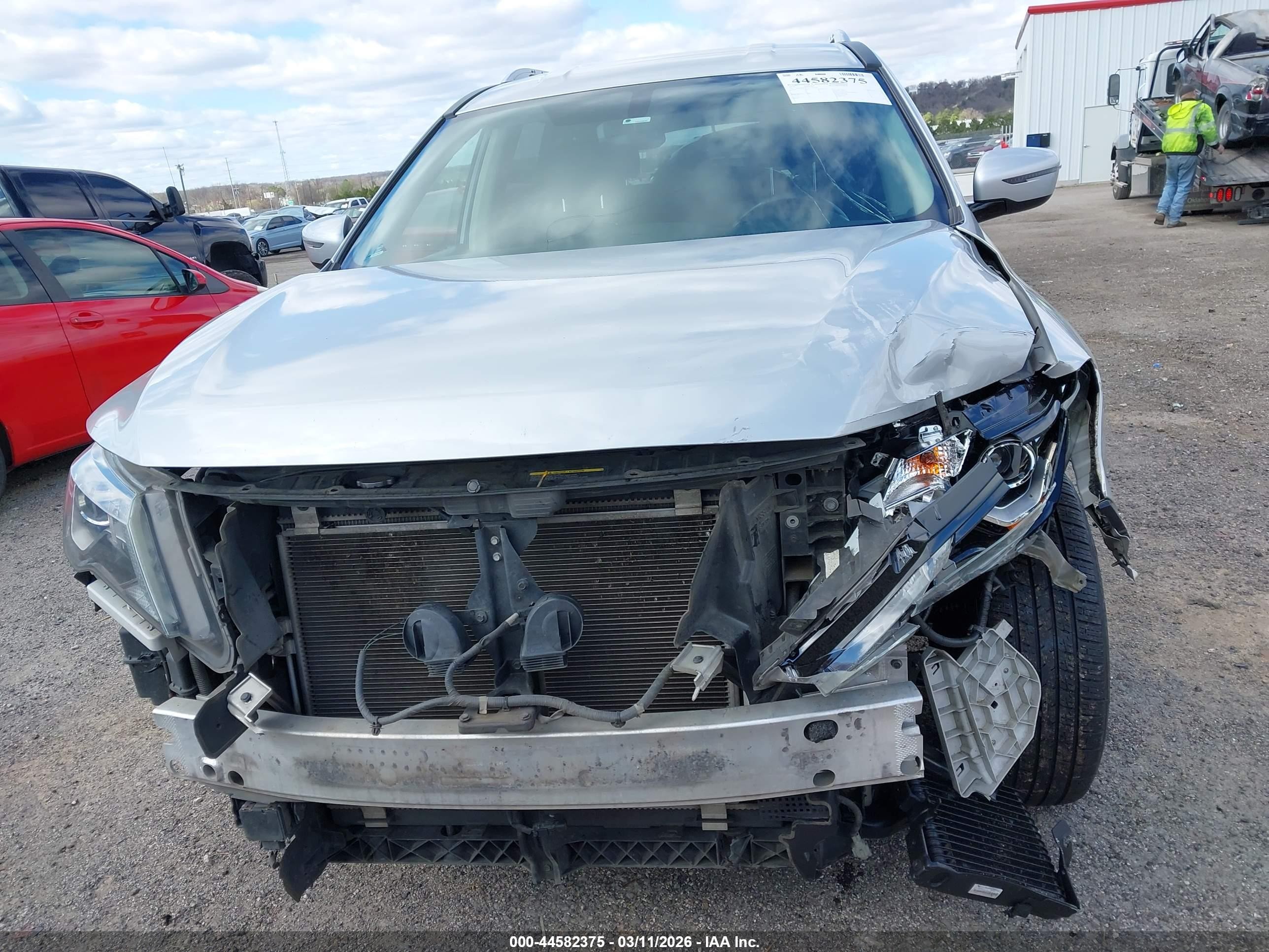 2019 Nissan Pathfinder Sv Silver vin: 5N1DR2MN7KC591580