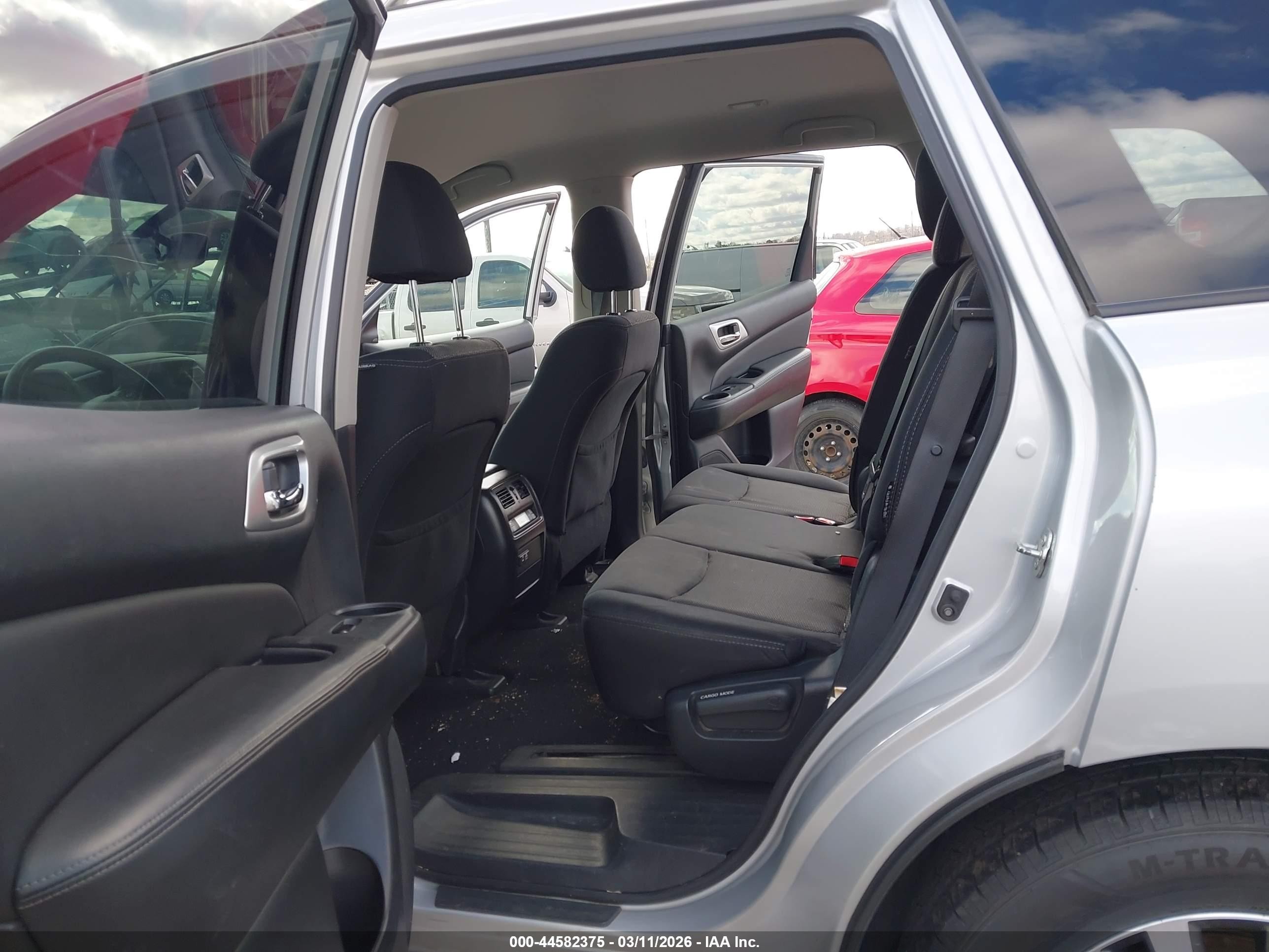 2019 Nissan Pathfinder Sv Silver vin: 5N1DR2MN7KC591580