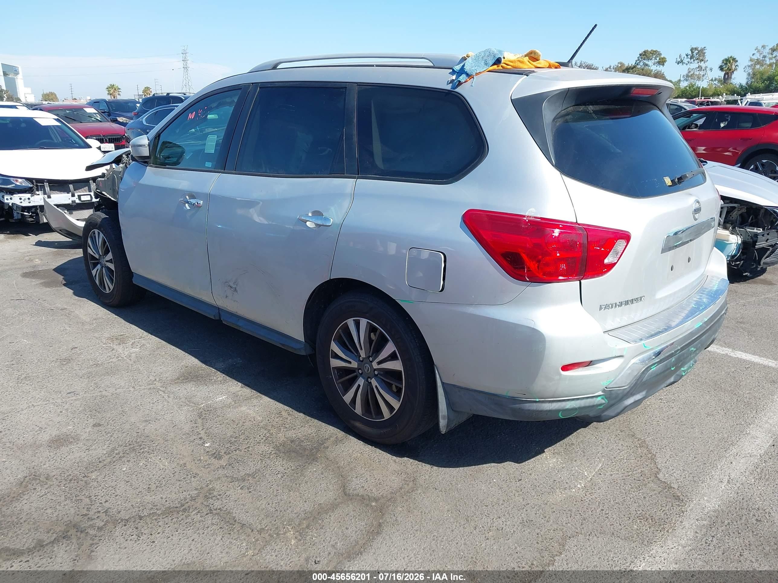 2017 Nissan Pathfinder S Silver vin: 5N1DR2MN8HC648524