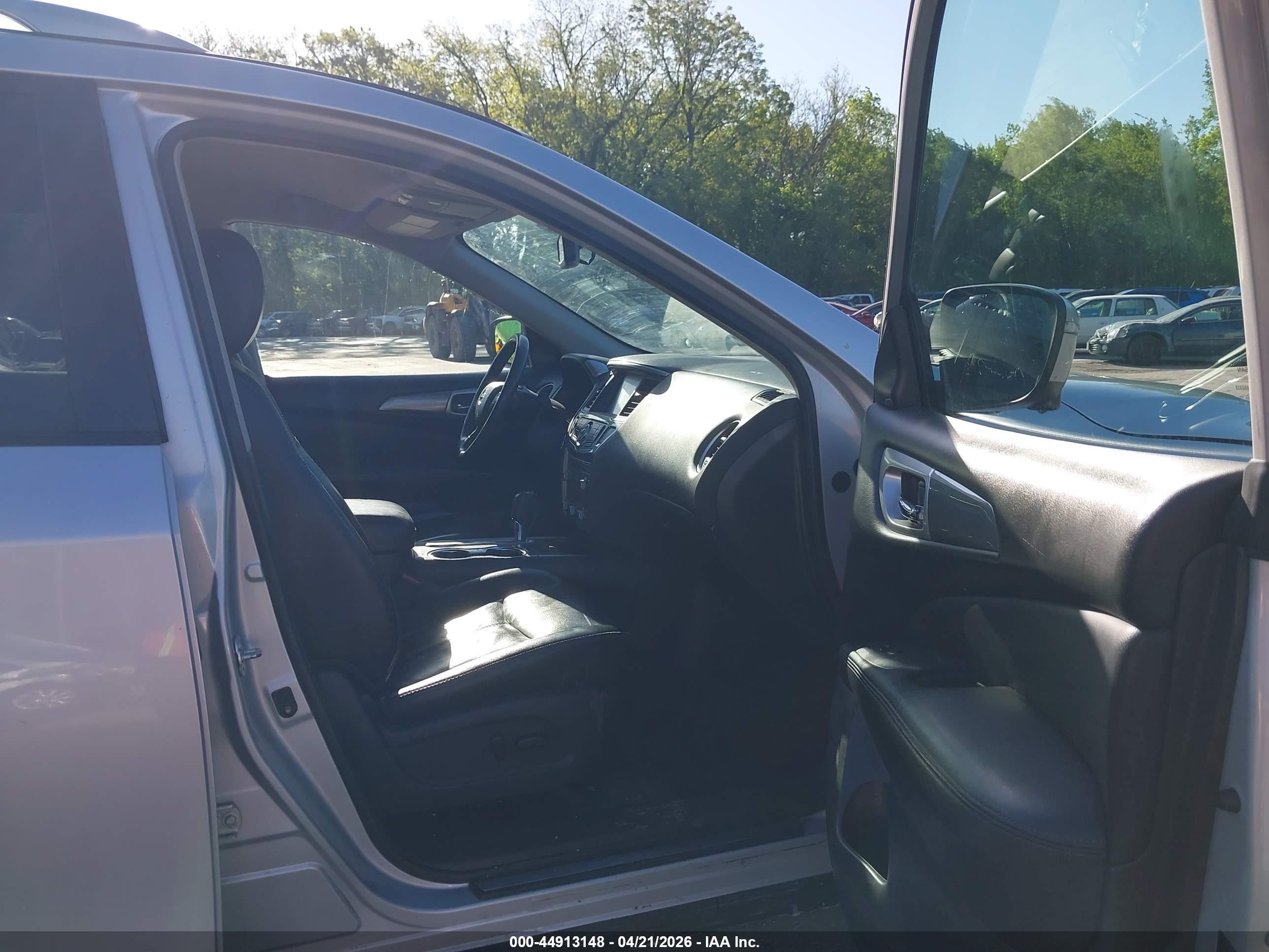 2018 Nissan Pathfinder Sl Silver vin: 5N1DR2MN8JC616291