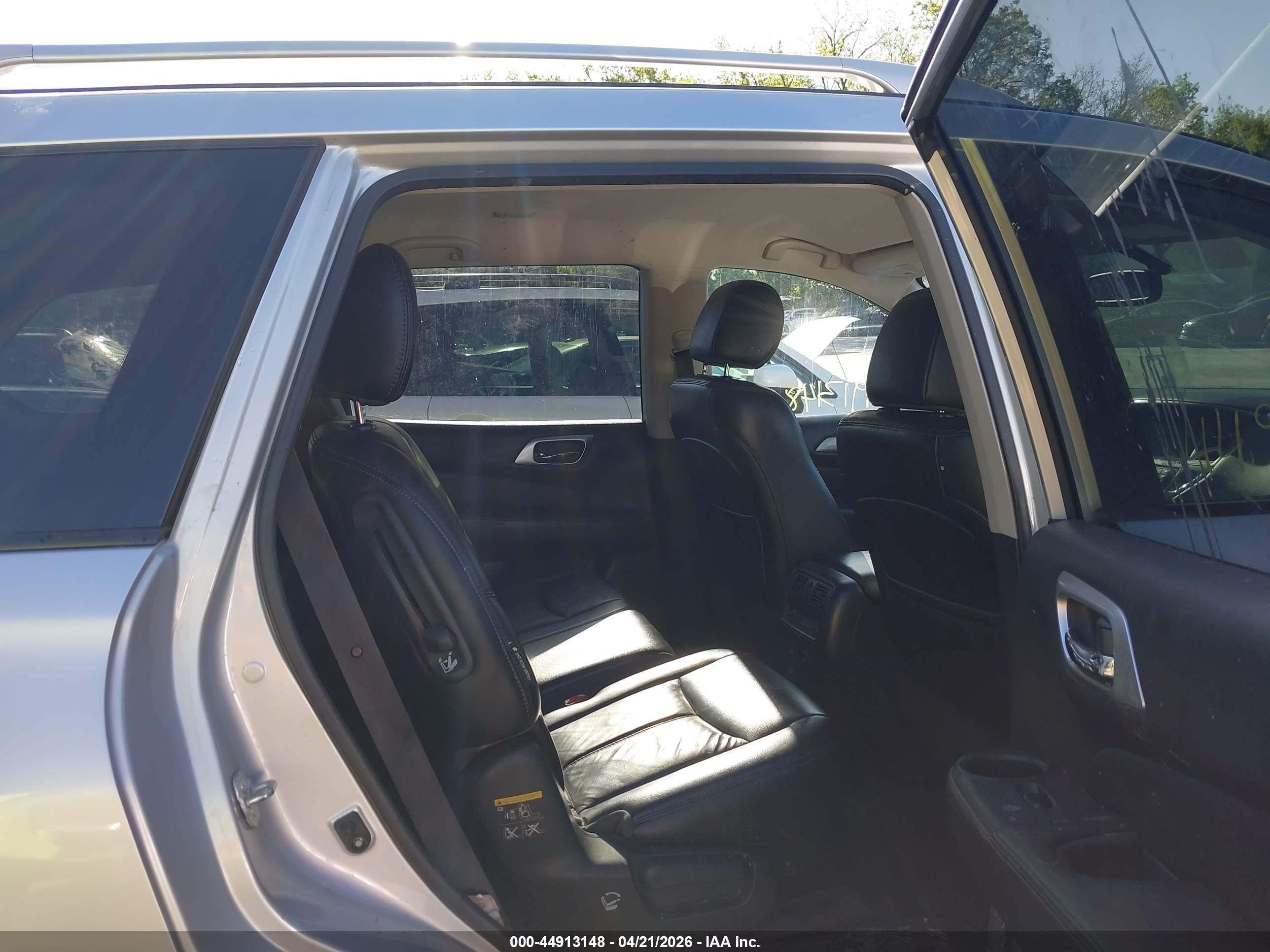 2018 Nissan Pathfinder Sl Silver vin: 5N1DR2MN8JC616291
