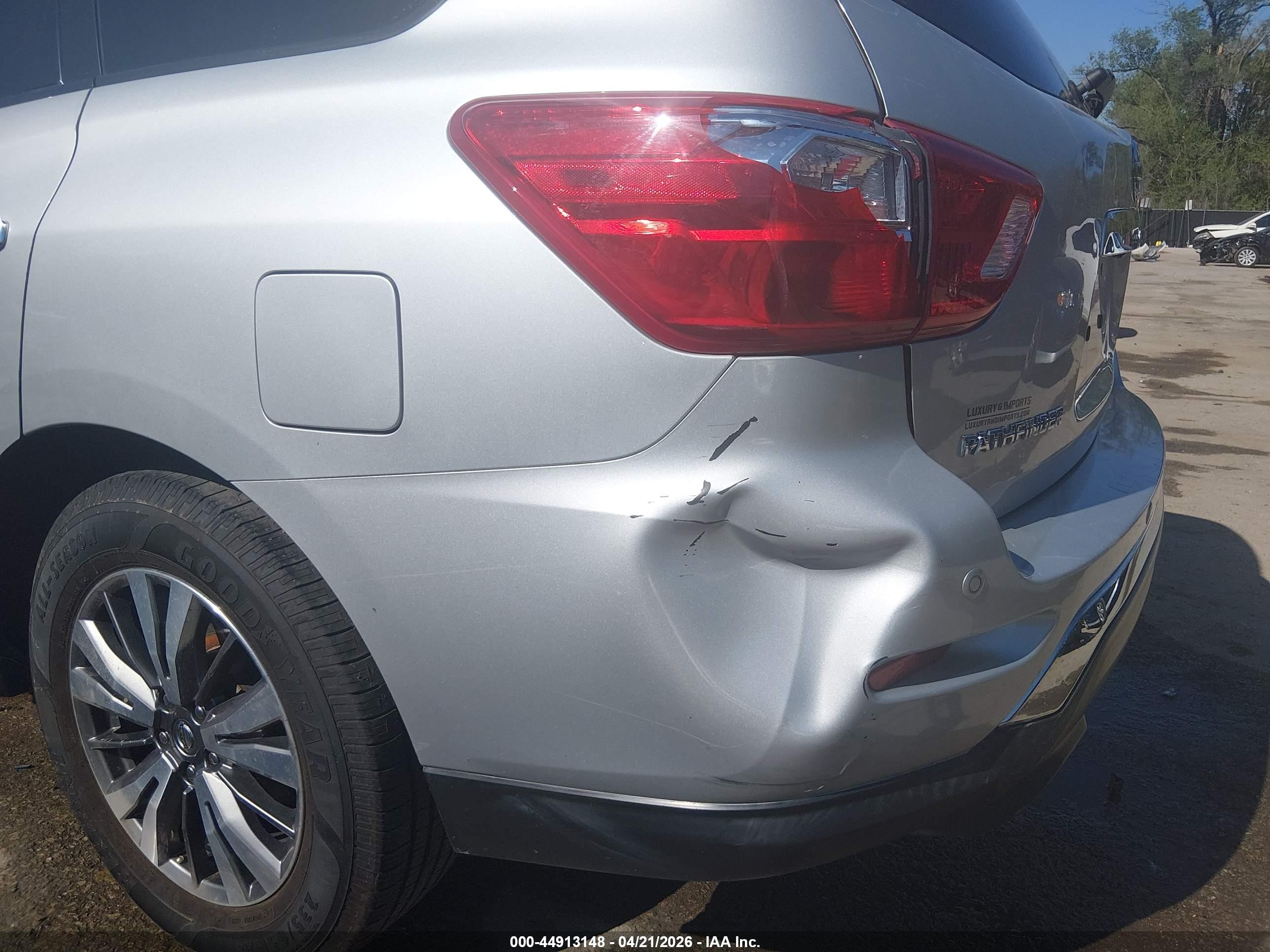 2018 Nissan Pathfinder Sl Silver vin: 5N1DR2MN8JC616291