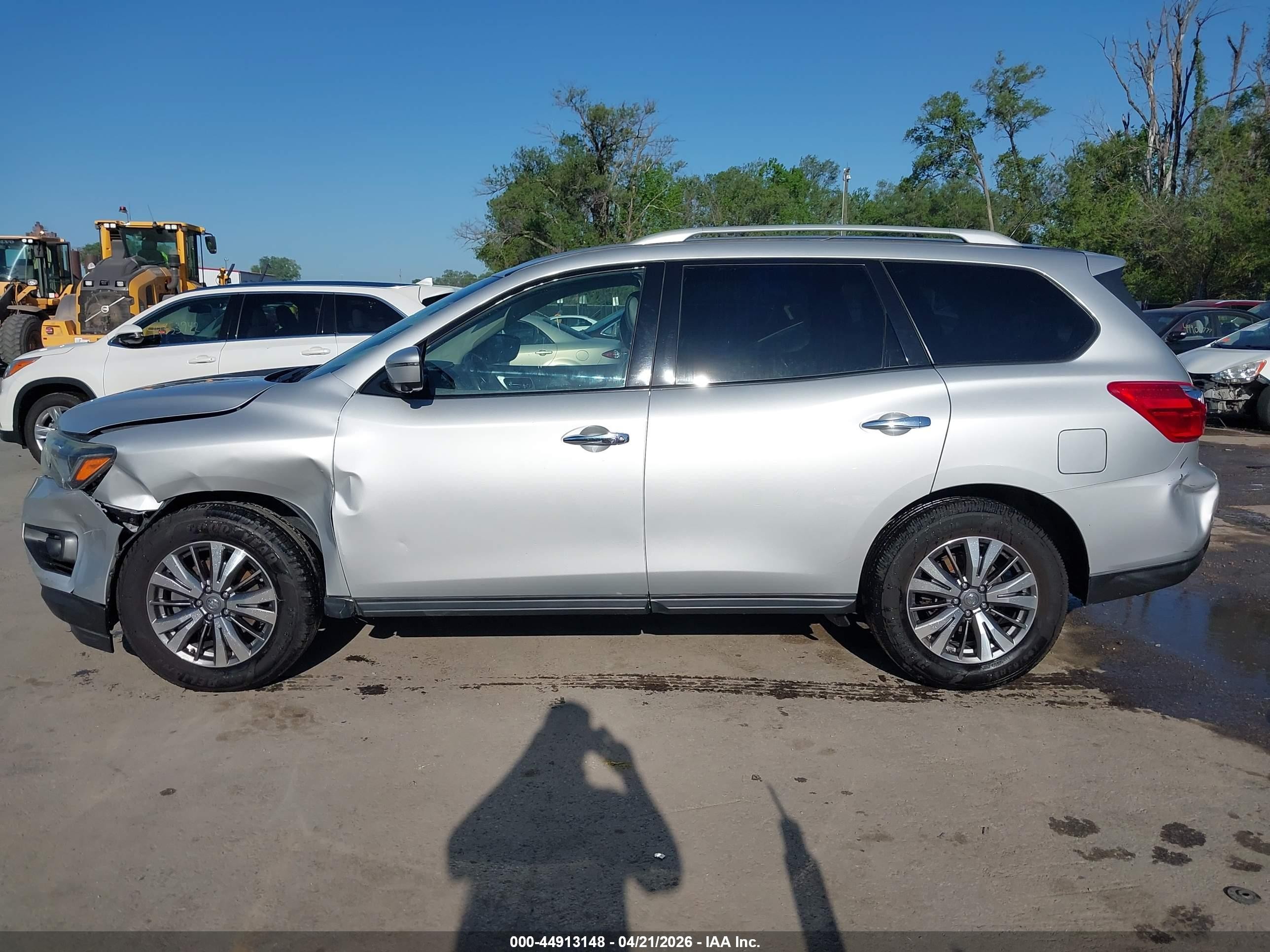 2018 Nissan Pathfinder Sl Silver vin: 5N1DR2MN8JC616291