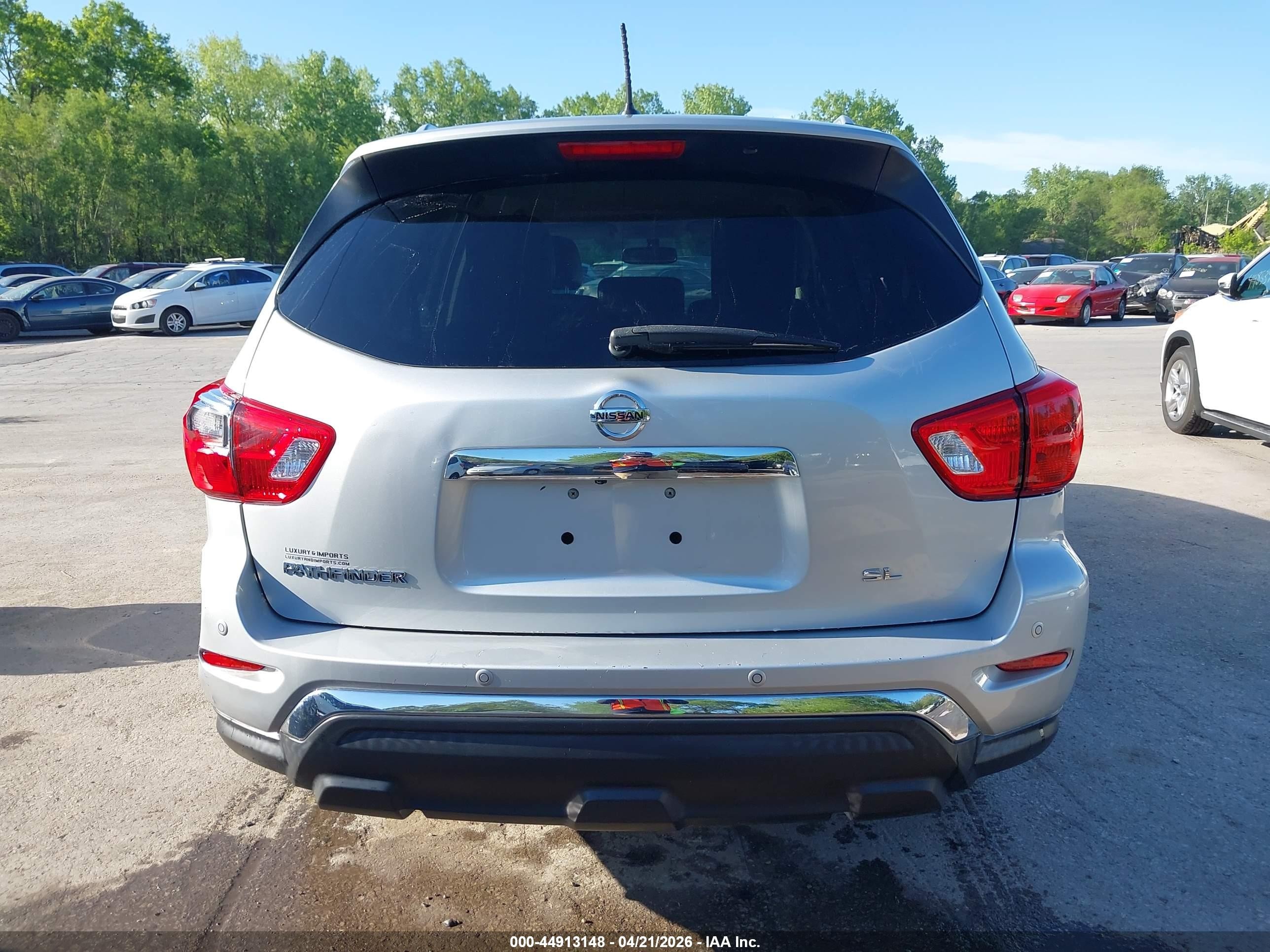 2018 Nissan Pathfinder Sl Silver vin: 5N1DR2MN8JC616291