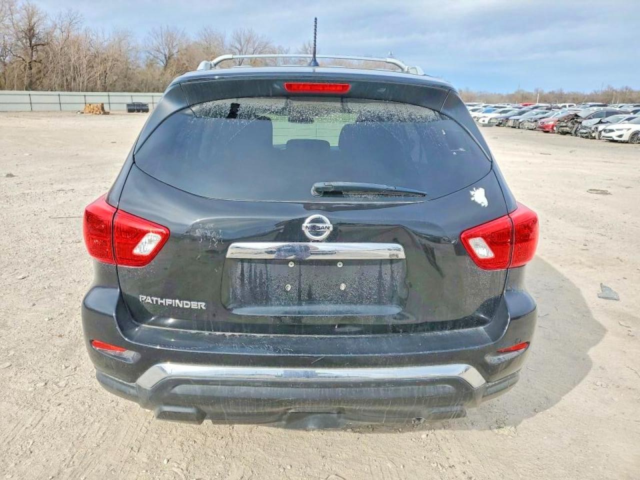 2018 Nissan Pathfinder S Black vin: 5N1DR2MN8JC628022