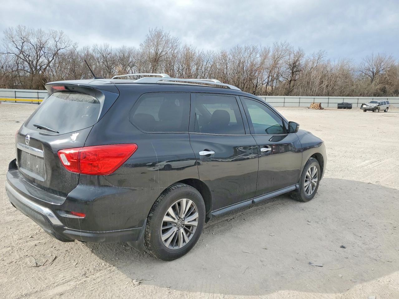 2018 Nissan Pathfinder S Black vin: 5N1DR2MN8JC628022