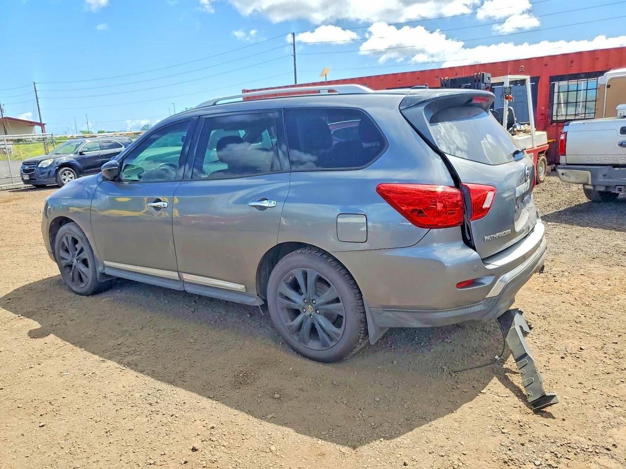 2017 Nissan Pathfinder Platinum Gray vin: 5N1DR2MN9HC658933