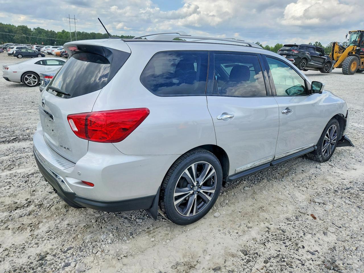2018 Nissan Pathfinder Platinum Silver vin: 5N1DR2MN9JC626778