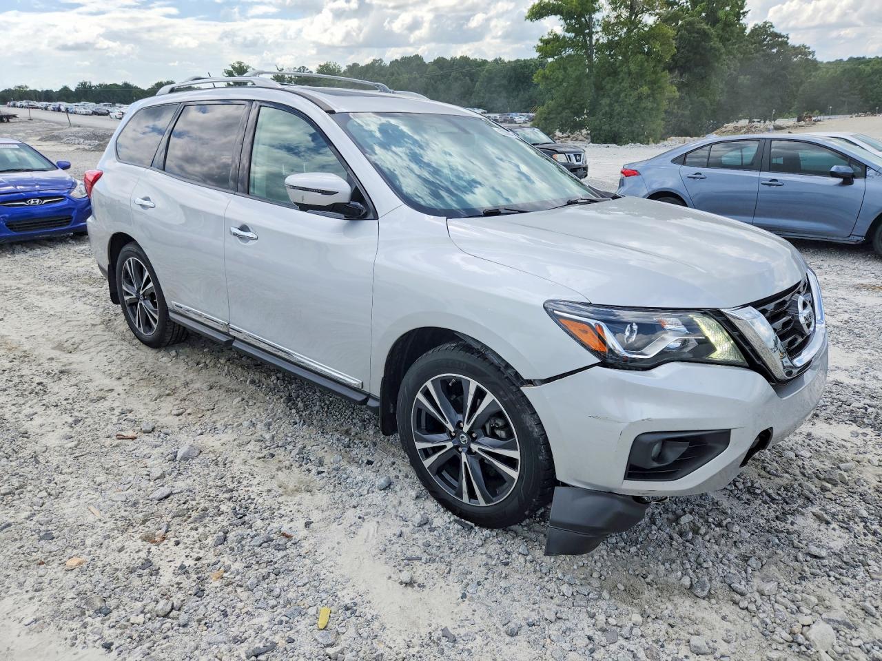 2018 Nissan Pathfinder Platinum Silver vin: 5N1DR2MN9JC626778