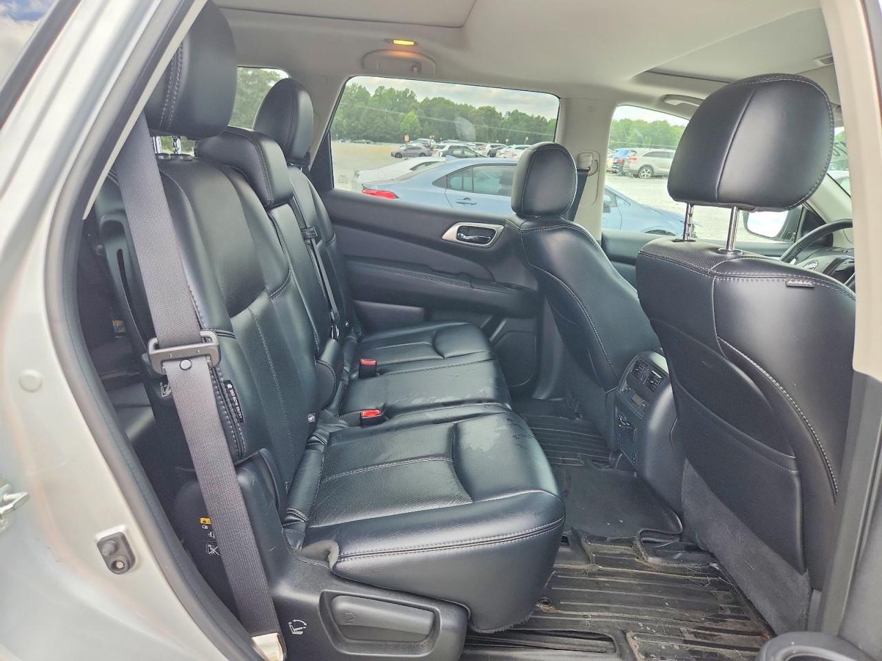 2018 Nissan Pathfinder Platinum Silver vin: 5N1DR2MN9JC626778