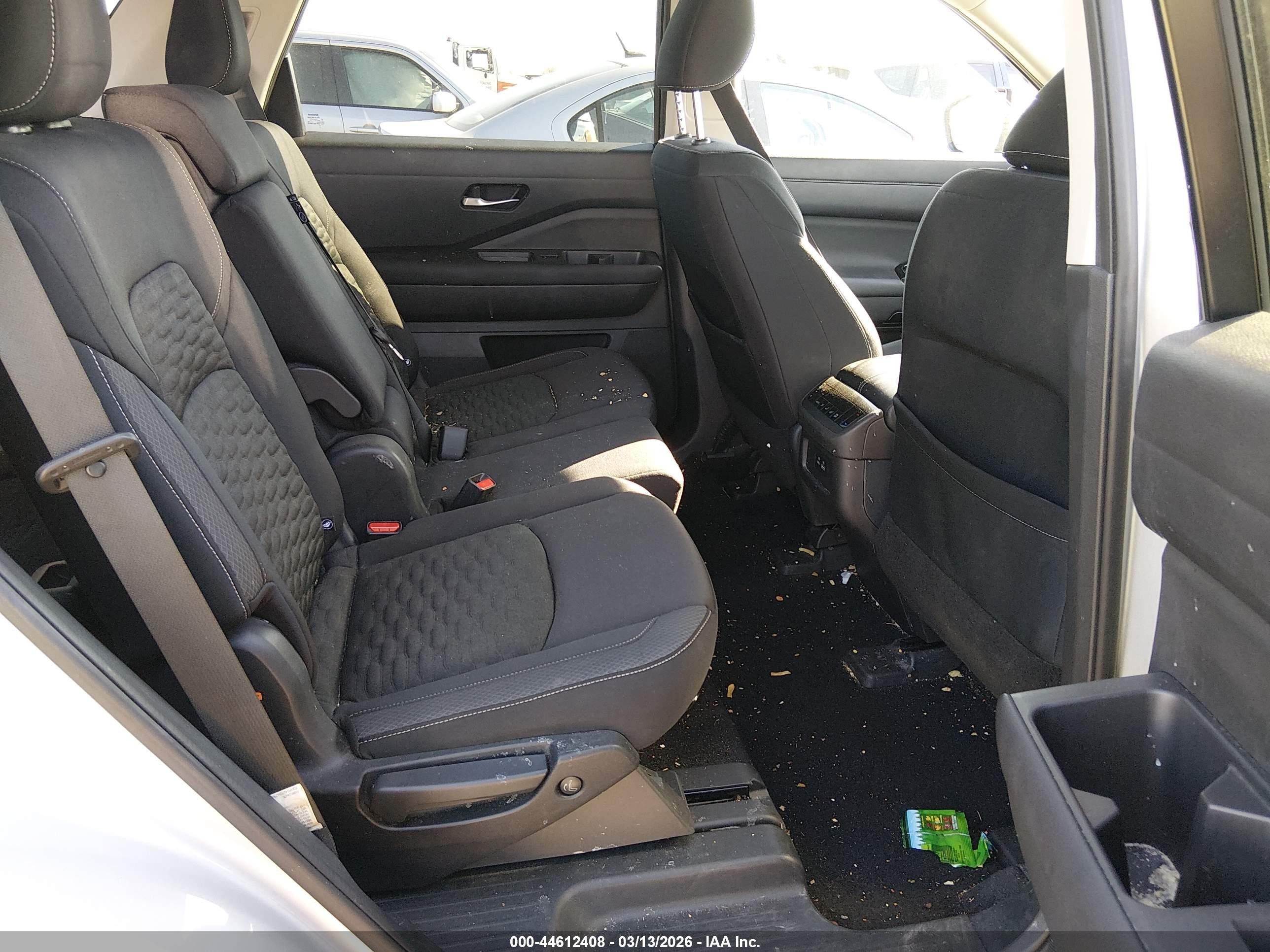 2022 Nissan Pathfinder Sv 2wd Серебряный vin: 5N1DR3BA8NC255365