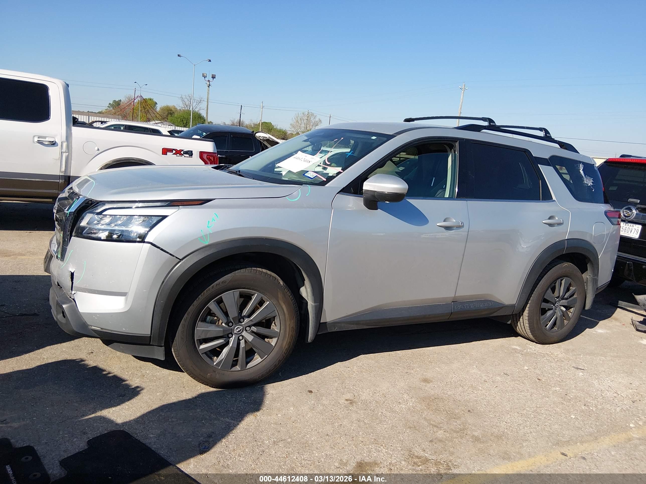 2022 Nissan Pathfinder Sv 2wd Серебряный vin: 5N1DR3BA8NC255365