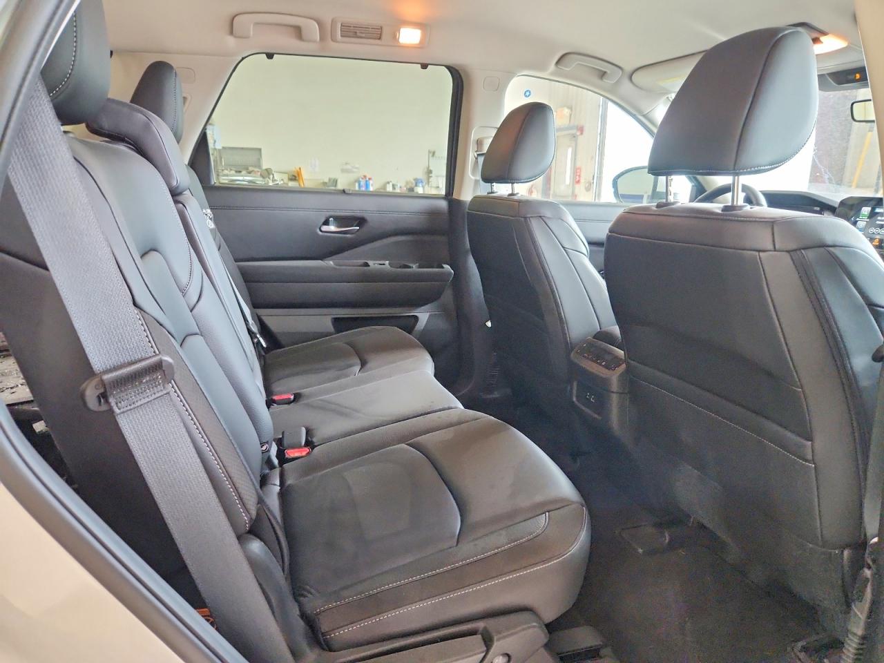2025 Nissan Pathfinder Sl Silver vin: 5N1DR3CC3SC257312