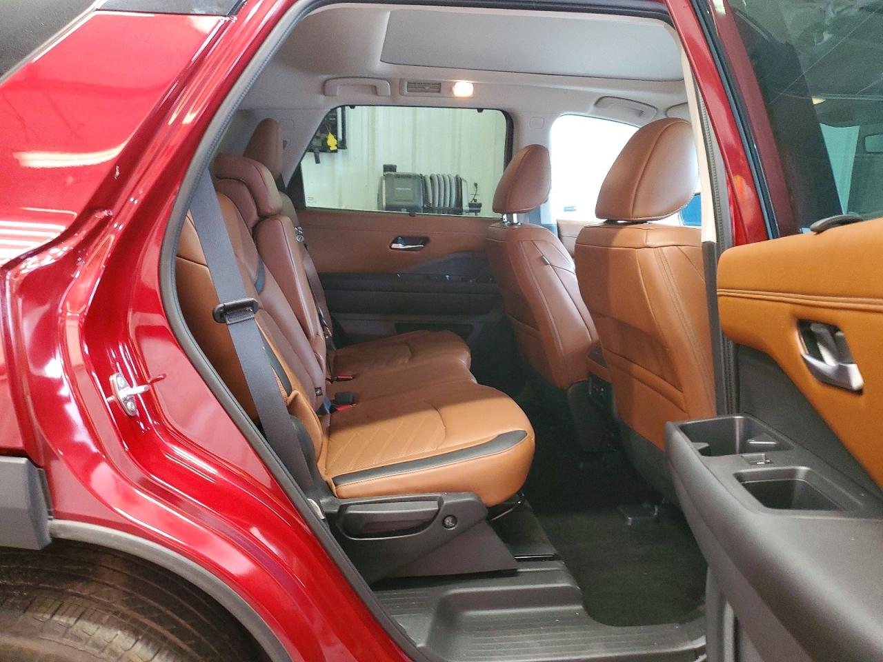 2024 Nissan Pathfinder Platinum Red vin: 5N1DR3DJ2RC273072