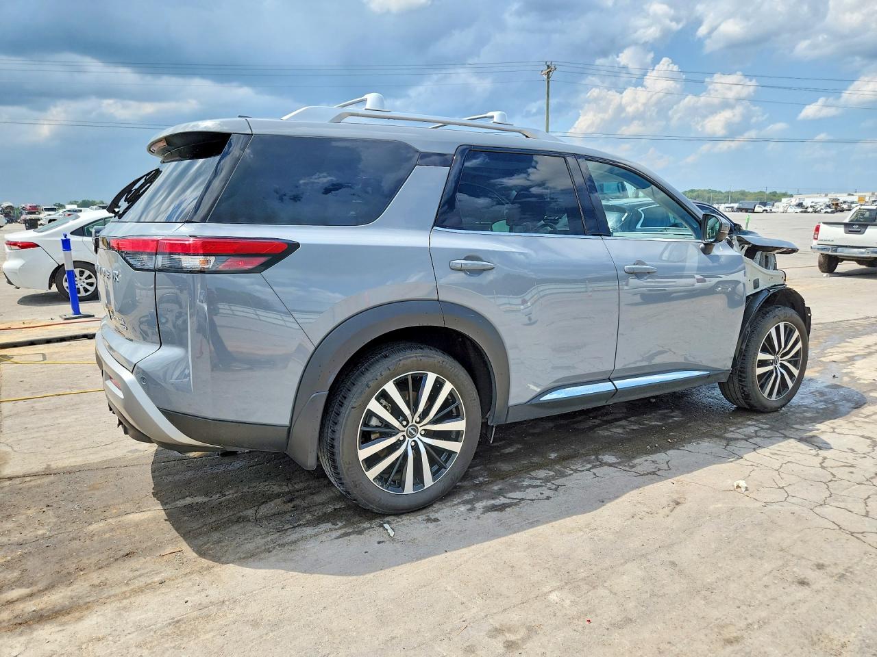 2024 Nissan Pathfinder Platinum Серебряный vin: 5N1DR3DK8RC259394