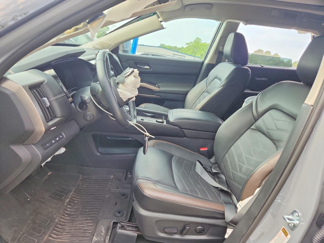2025 Nissan Pathfinder Platinum Gray vin: 5N1DR3DKXSC260570