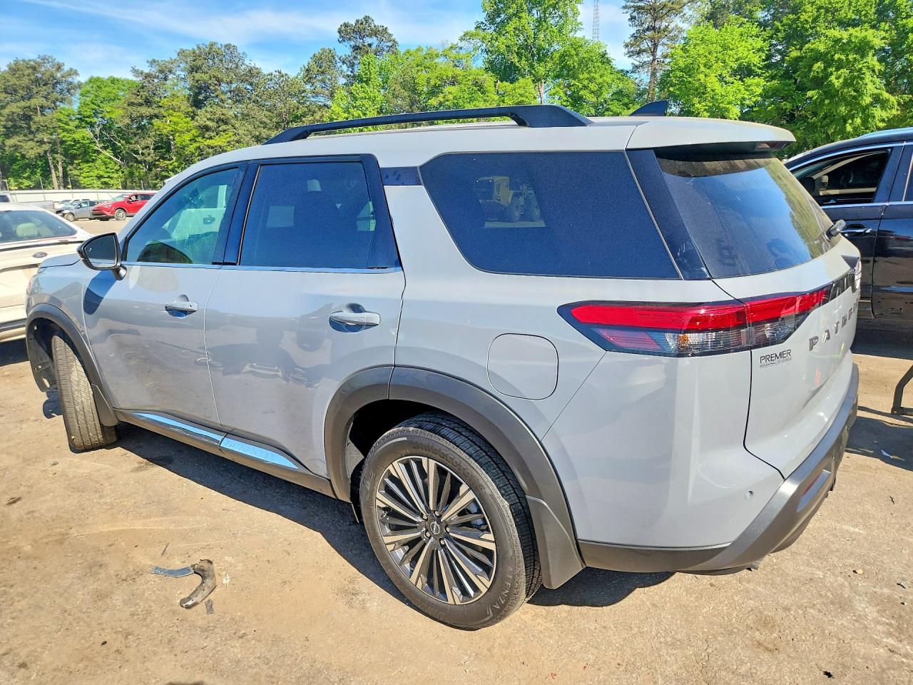 2026 Nissan Pathfinder Platinum Gray vin: 5N1DR3DV2TC234105