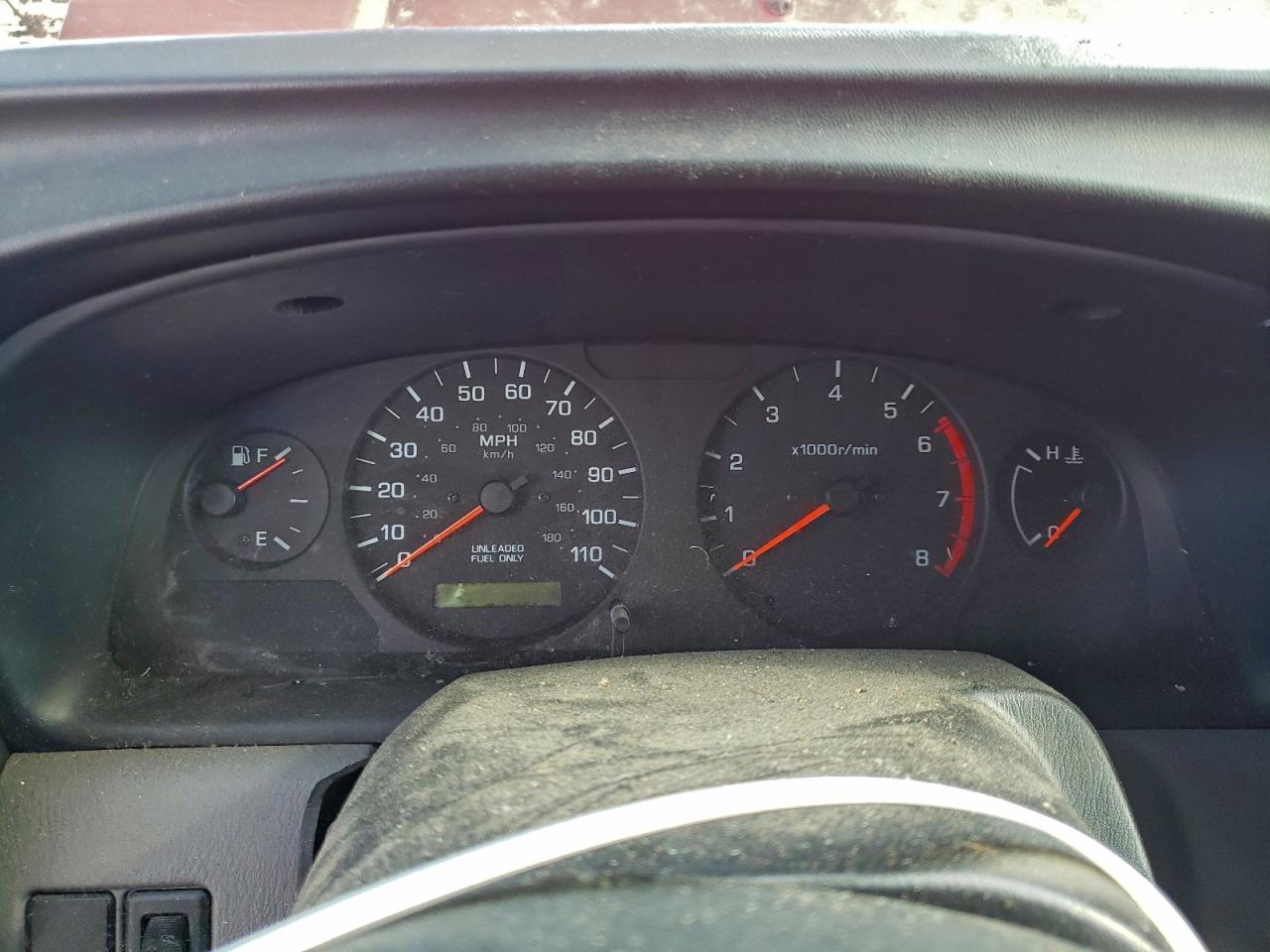 2000 Nissan Xterra Xe Red vin: 5N1ED28T1YC600634