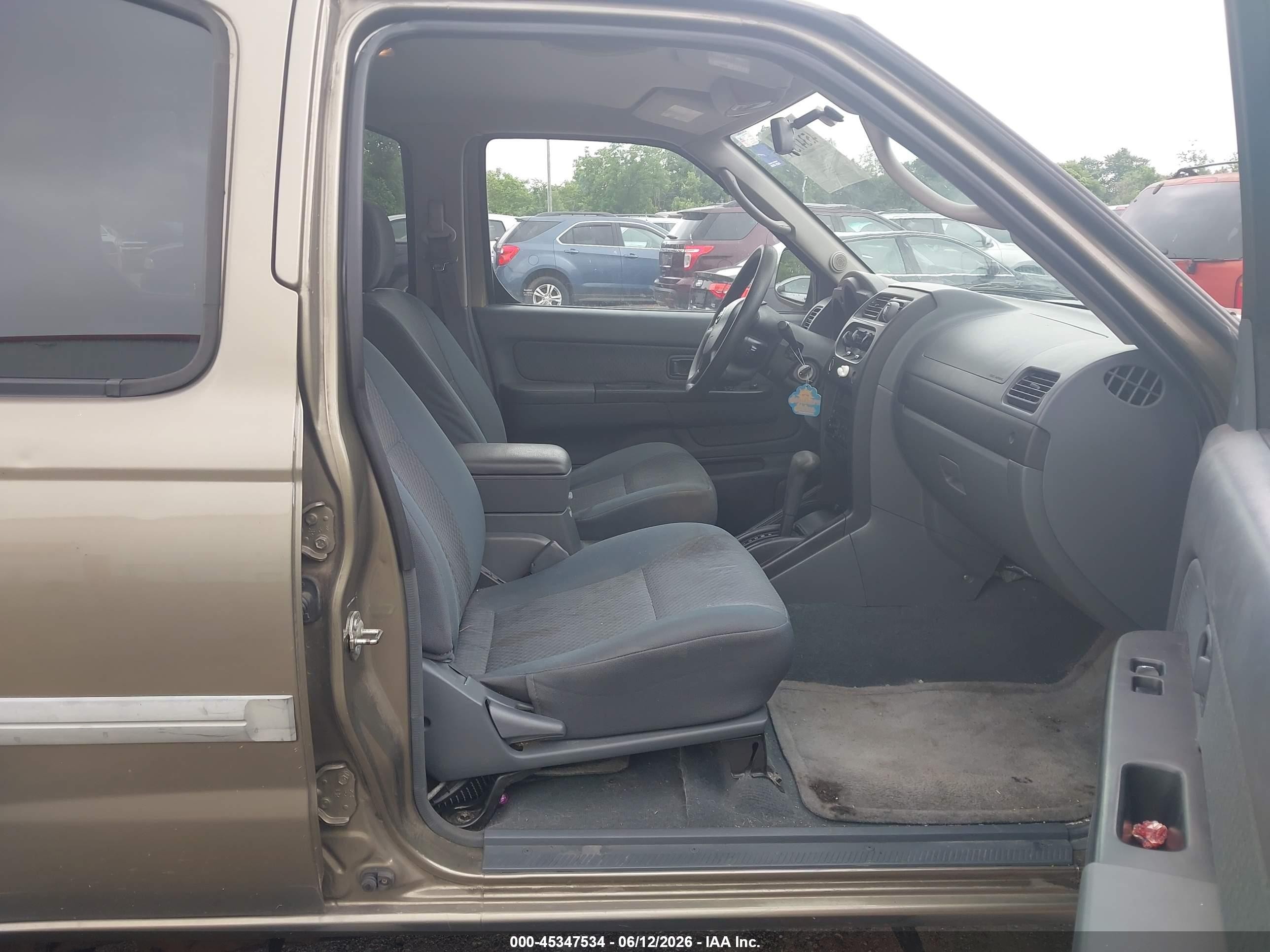 2002 Nissan Xterra Xe Gold vin: 5N1ED28T22C570101