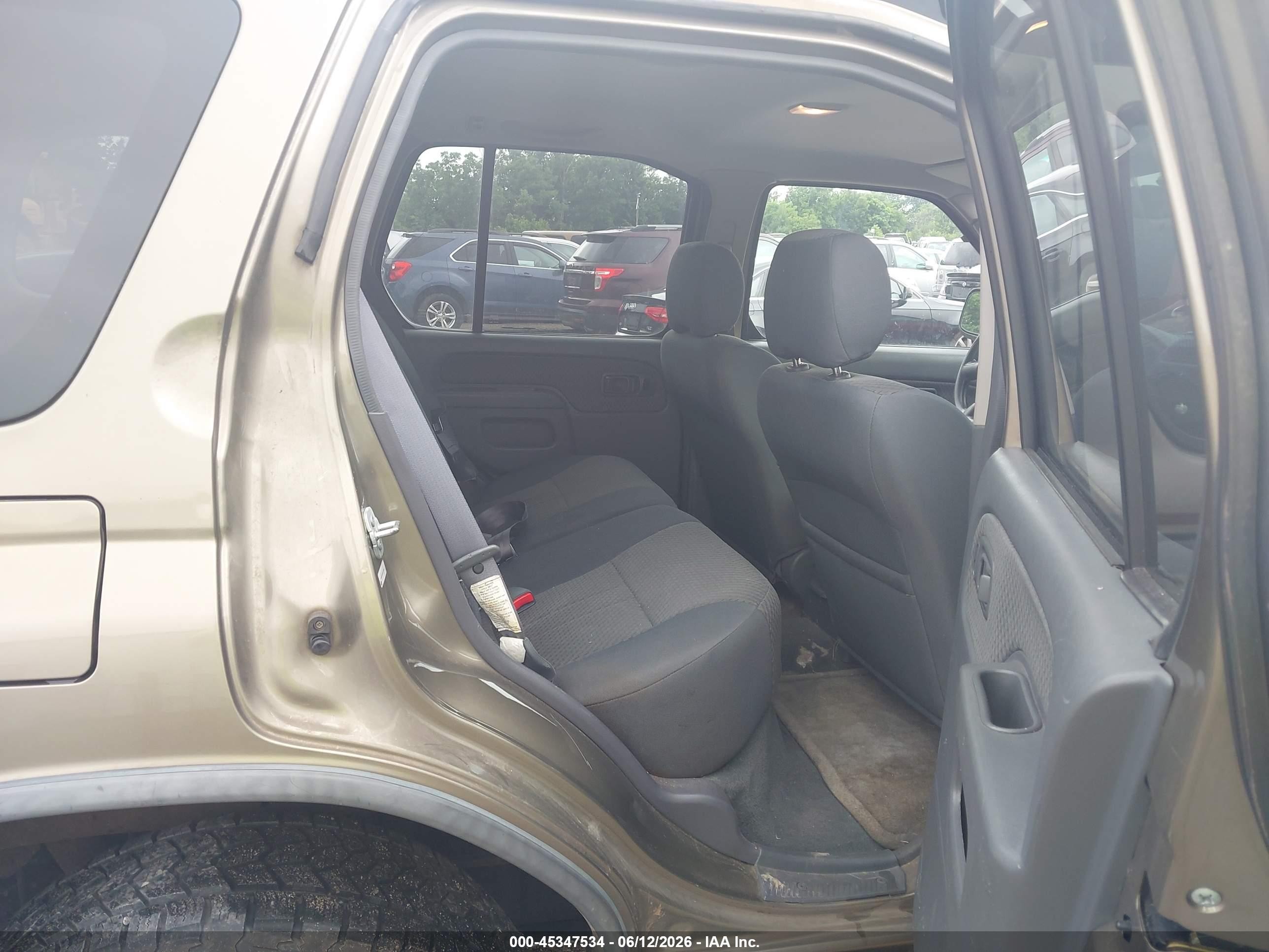 2002 Nissan Xterra Xe Gold vin: 5N1ED28T22C570101