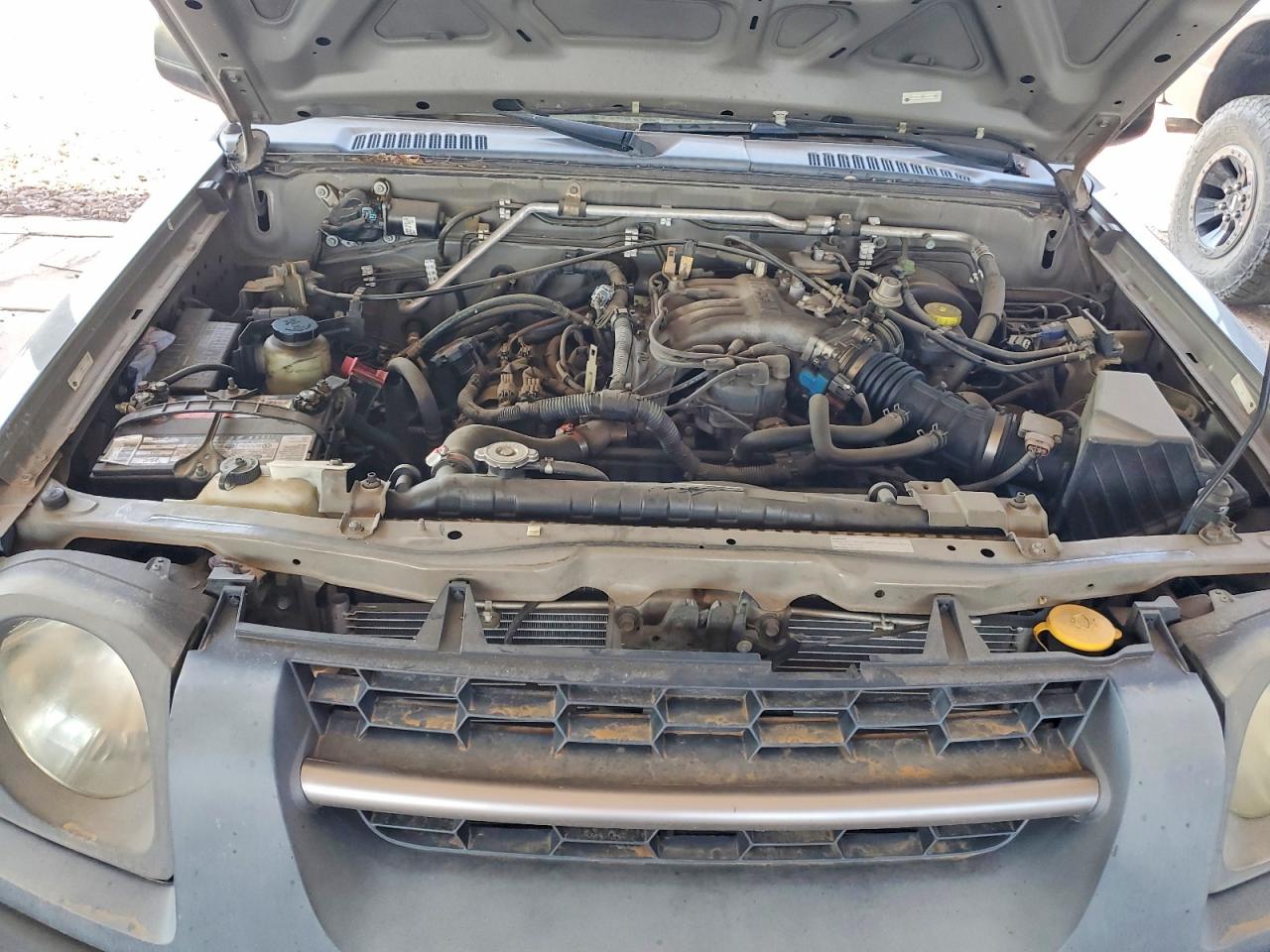 2004 Nissan Xterra Xe Gray vin: 5N1ED28T44C674821