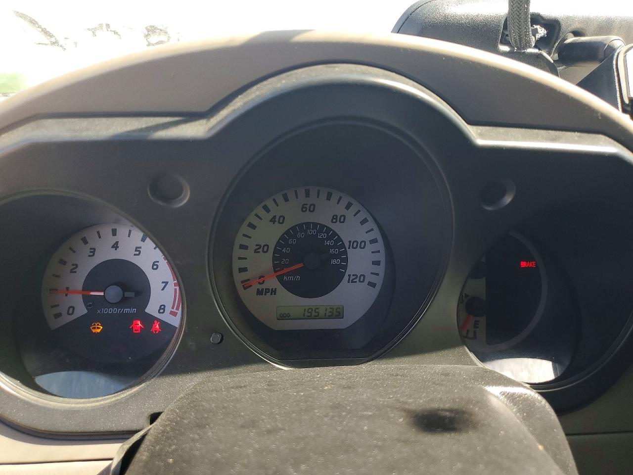 2004 Nissan Xterra Xe Серебряный vin: 5N1ED28T54C659261