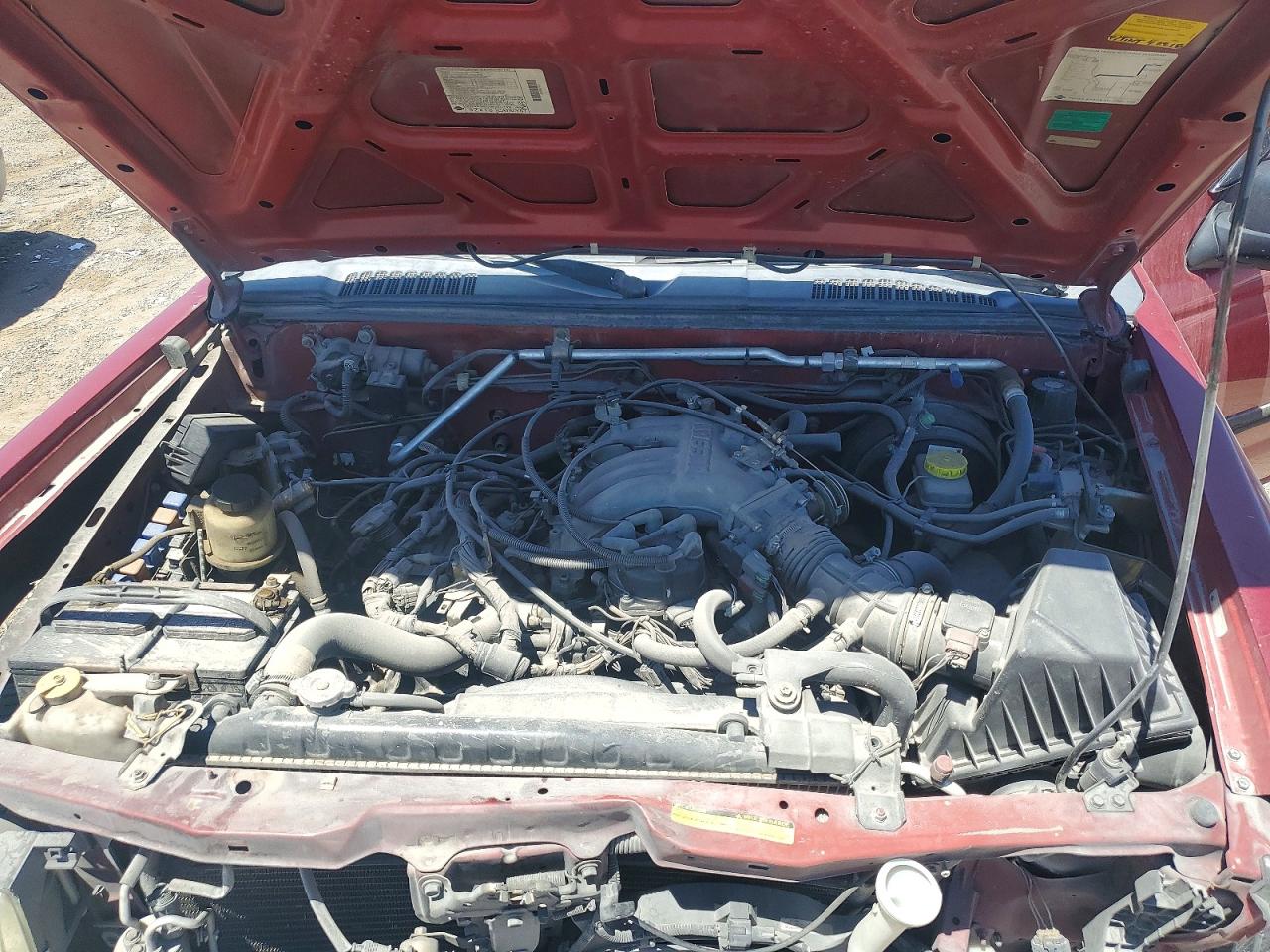 2001 Nissan Xterra Xe-v6 Red vin: 5N1ED28T61C553851