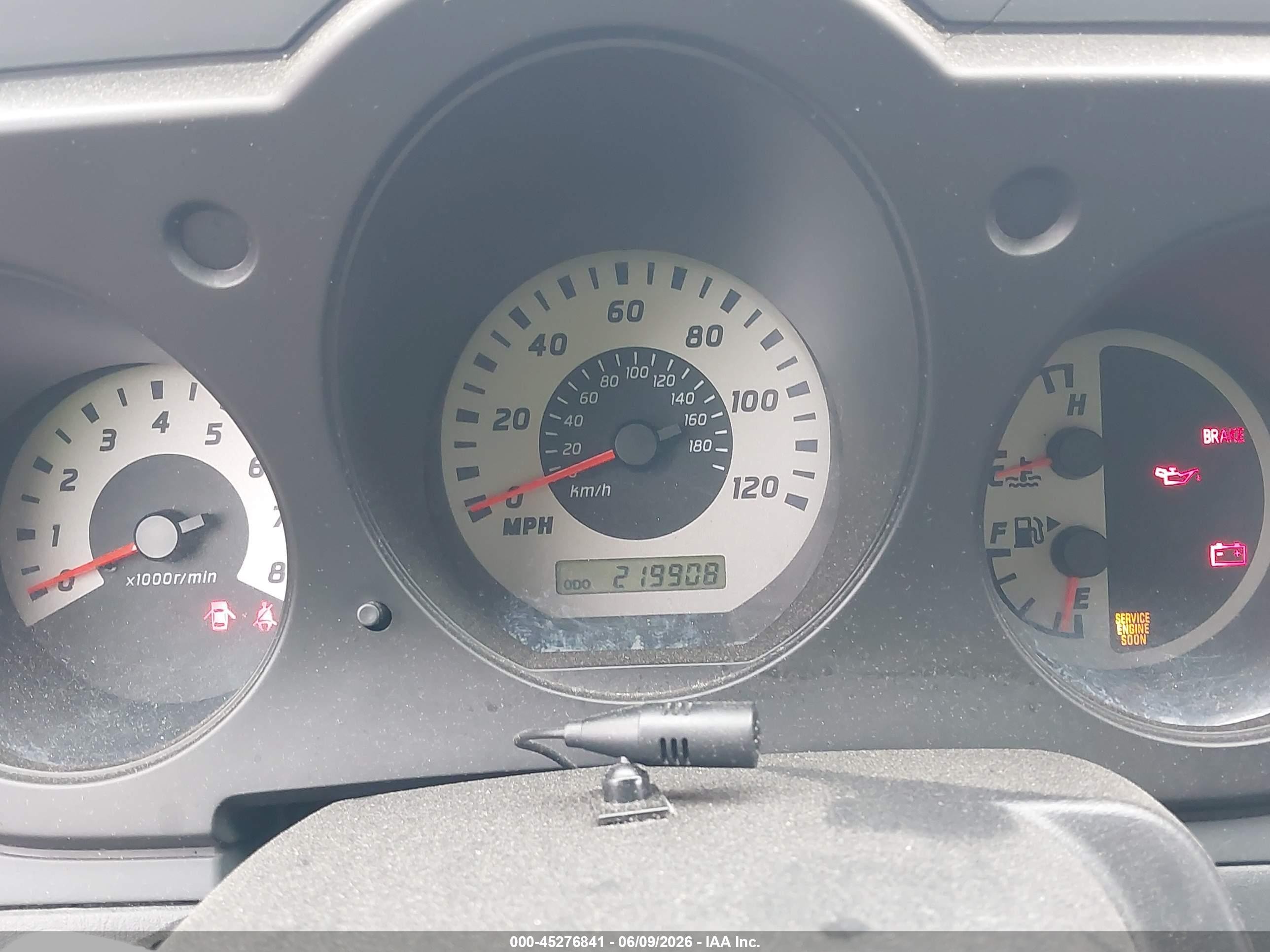 2004 Nissan Xterra Xe Silver vin: 5N1ED28T64C605533