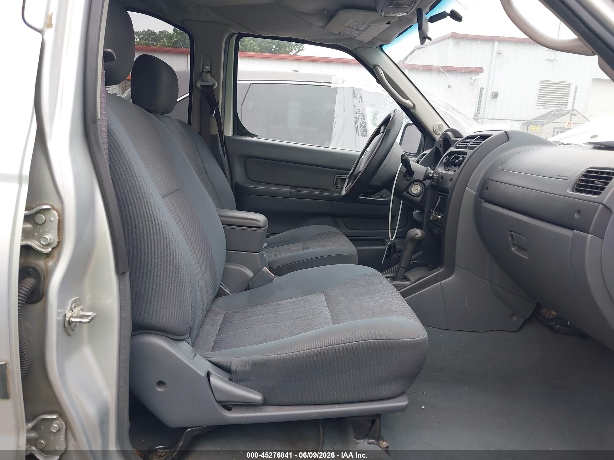 2004 Nissan Xterra Xe Silver vin: 5N1ED28T64C605533