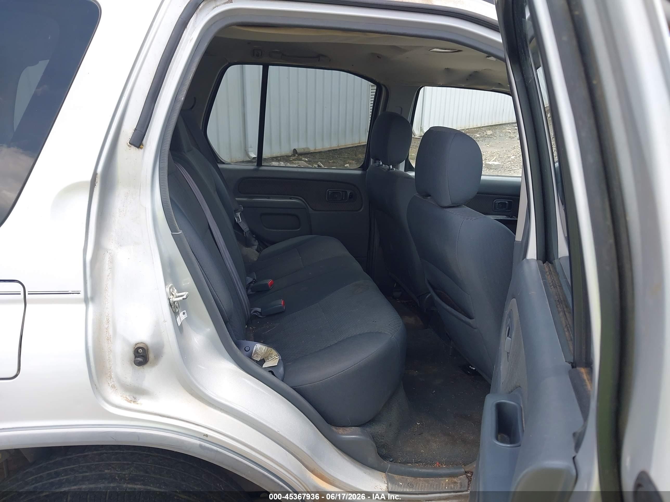 2004 Nissan Xterra Xe Silver vin: 5N1ED28T64C633400