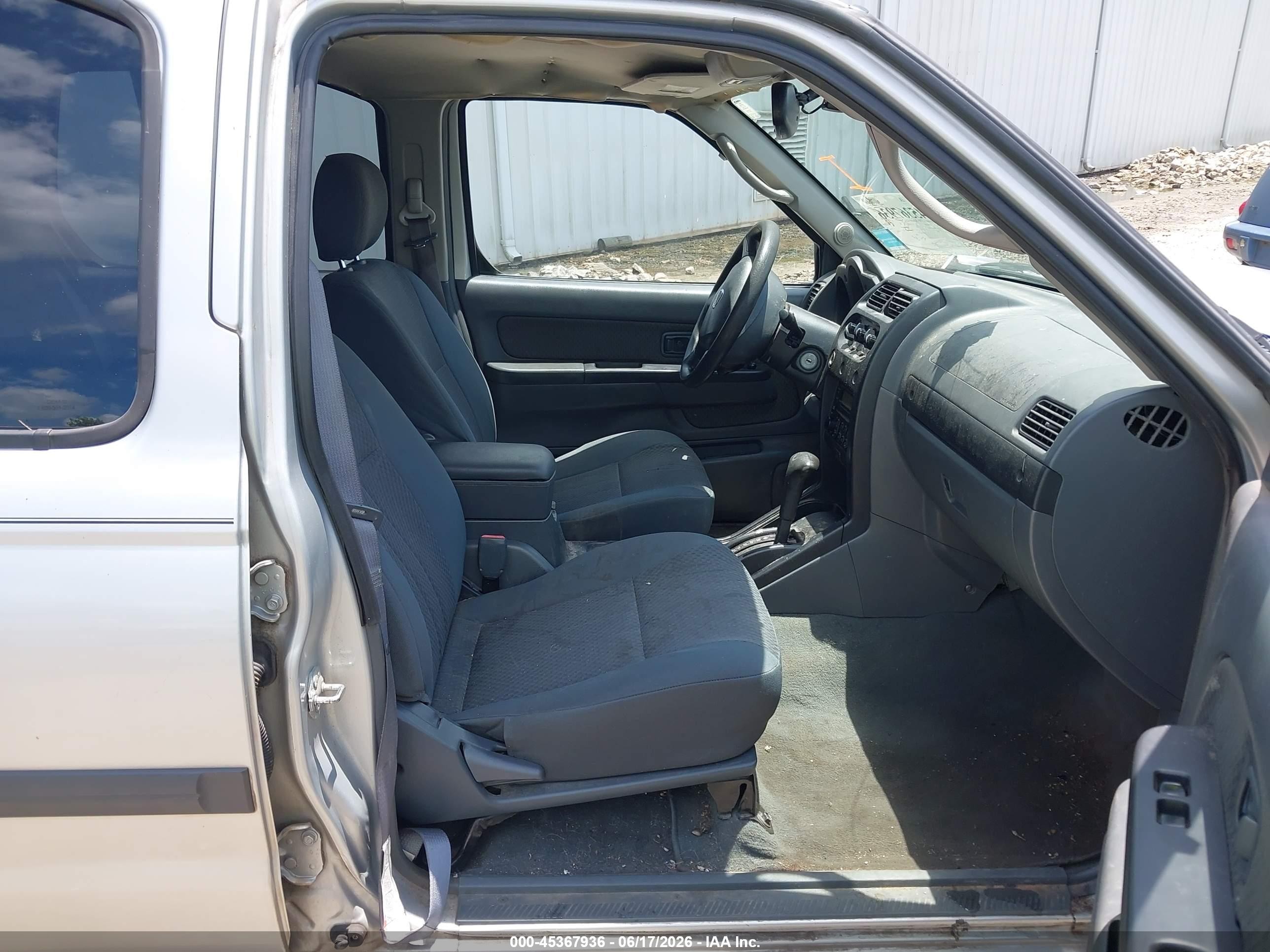 2004 Nissan Xterra Xe Silver vin: 5N1ED28T64C633400