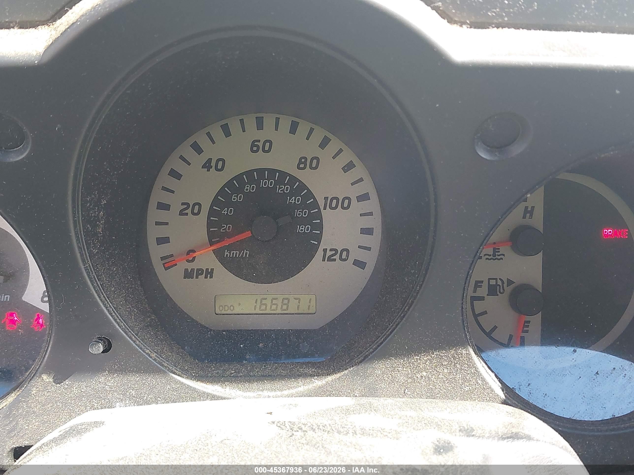 2004 Nissan Xterra Xe Silver vin: 5N1ED28T64C633400
