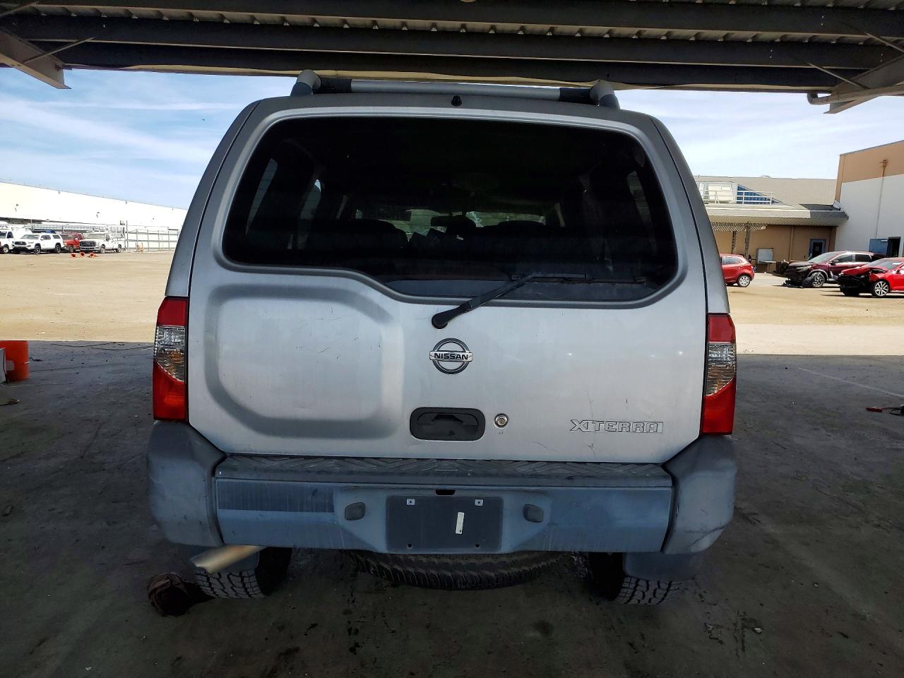 2004 Nissan Xterra Xe Silver vin: 5N1ED28T74C619831