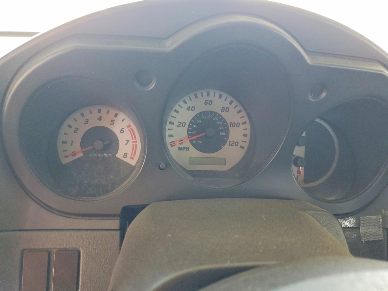2004 Nissan Xterra Xe Silver vin: 5N1ED28T74C619831