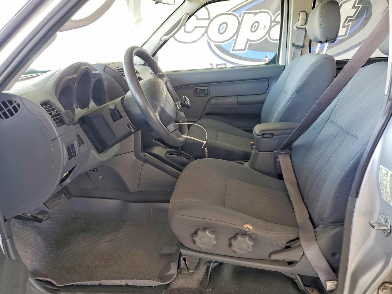 2004 Nissan Xterra Xe Silver vin: 5N1ED28T74C619831