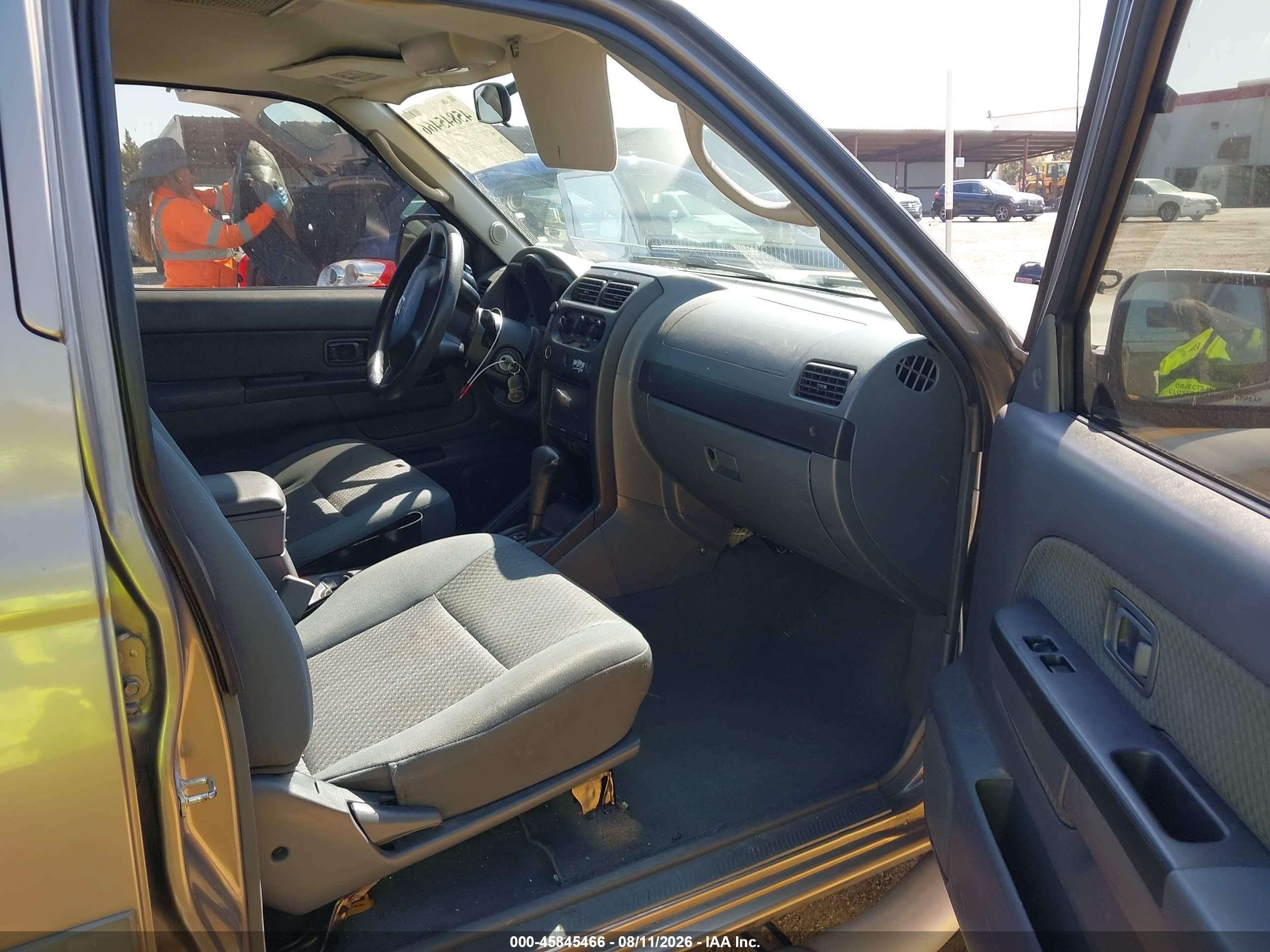 2004 Nissan Xterra Xe Gray vin: 5N1ED28T74C624351