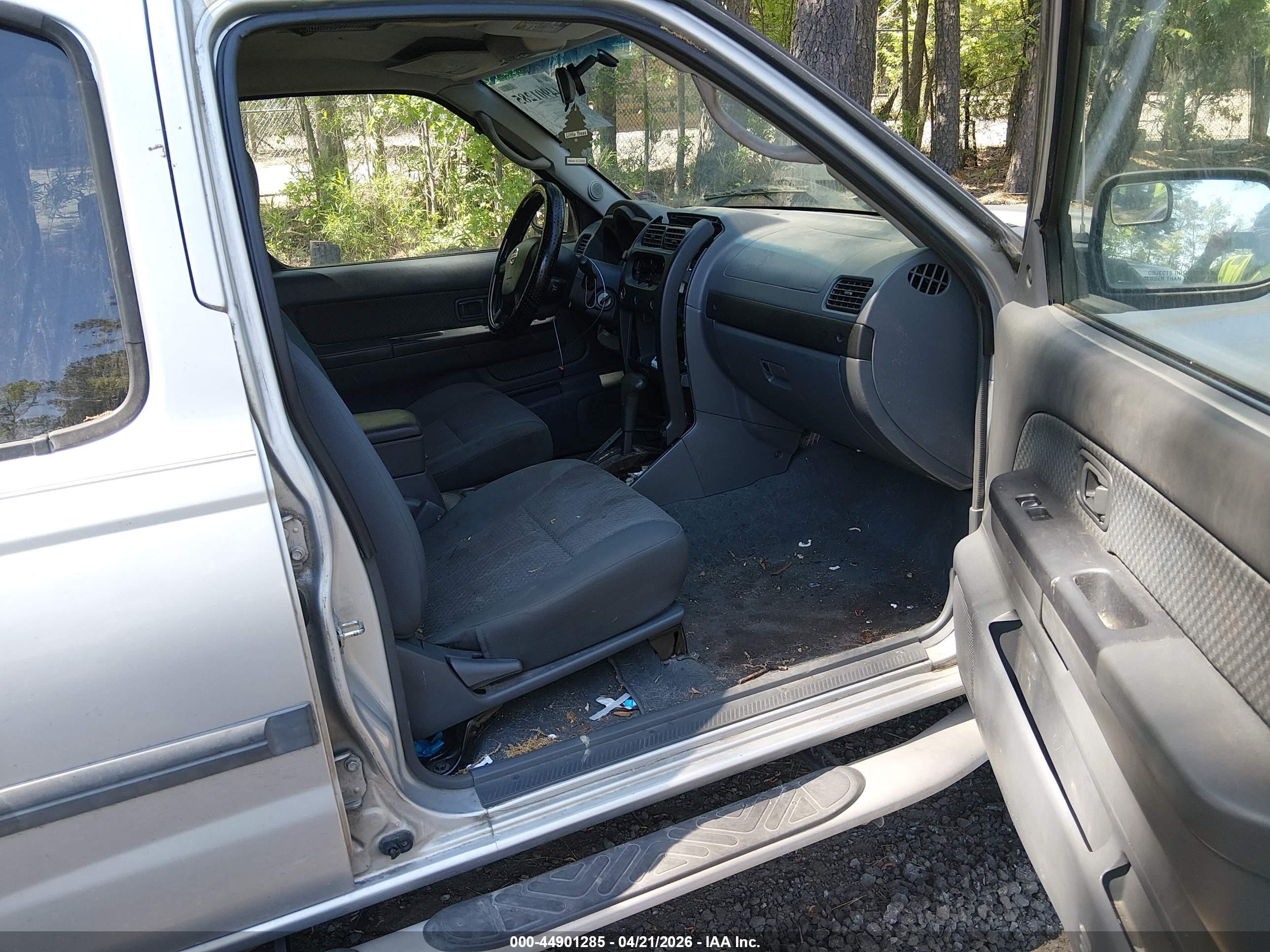 2004 Nissan Xterra Xe Silver vin: 5N1ED28T74C668799