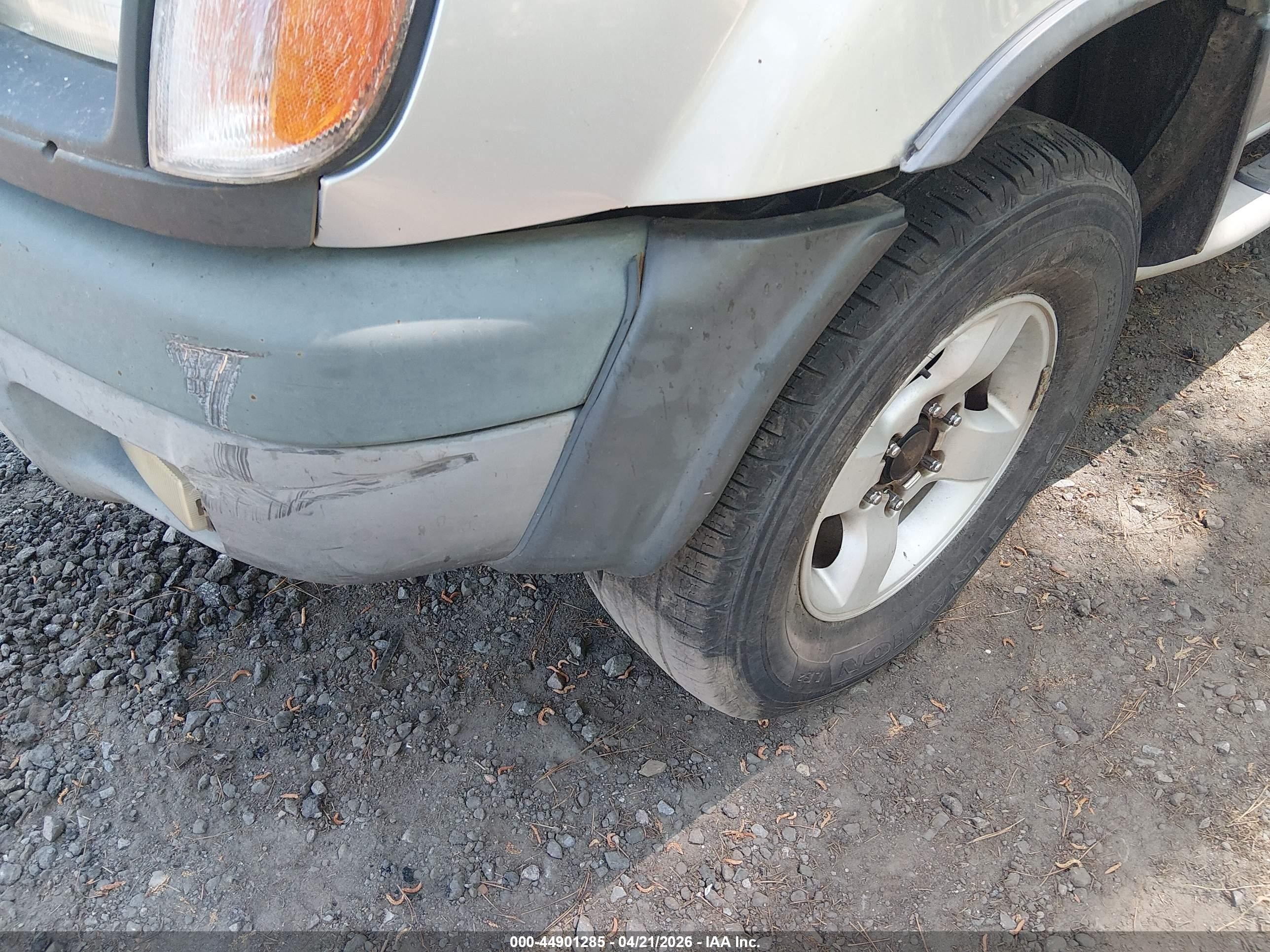 2004 Nissan Xterra Xe Silver vin: 5N1ED28T74C668799