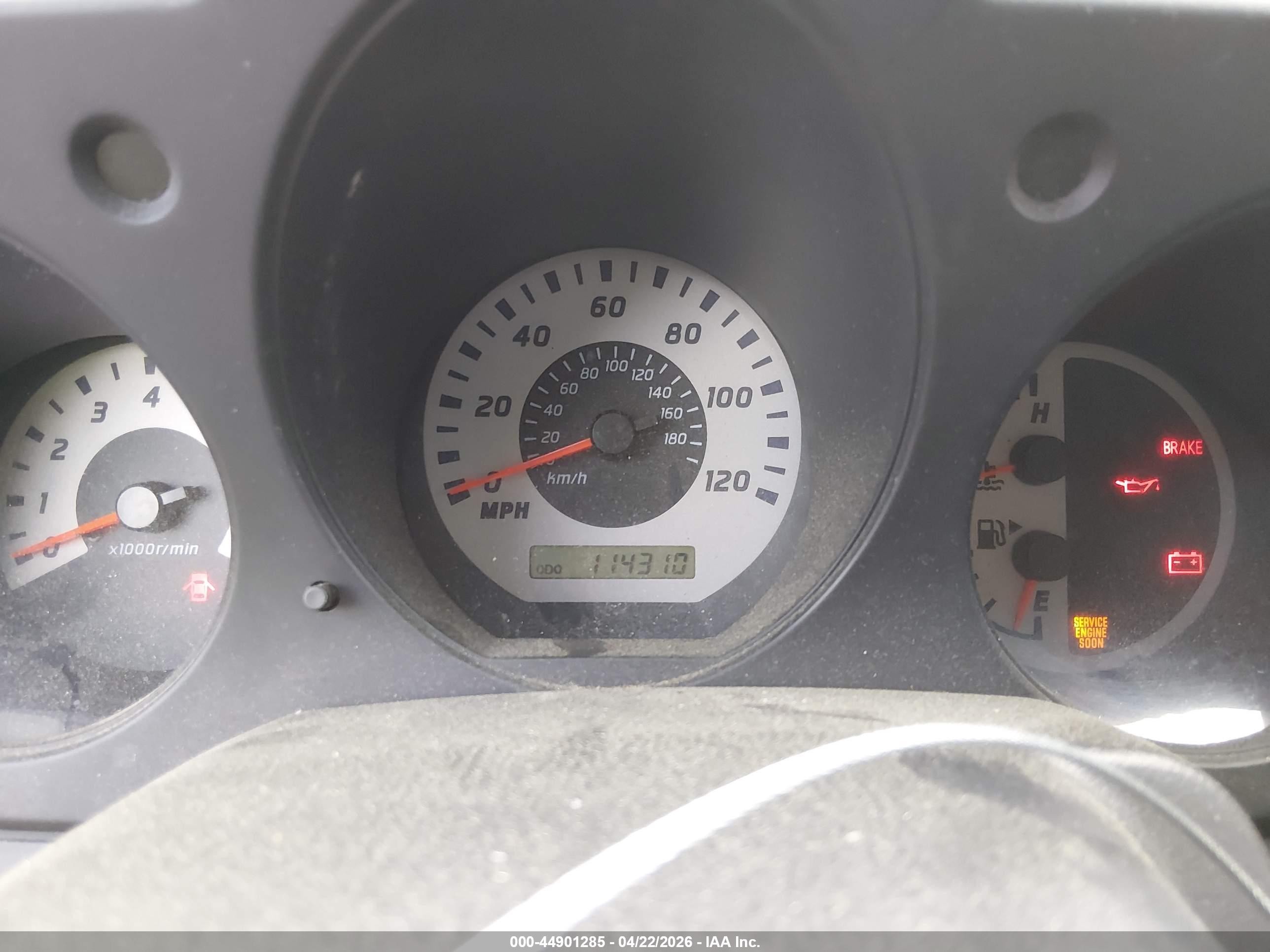 2004 Nissan Xterra Xe Silver vin: 5N1ED28T74C668799
