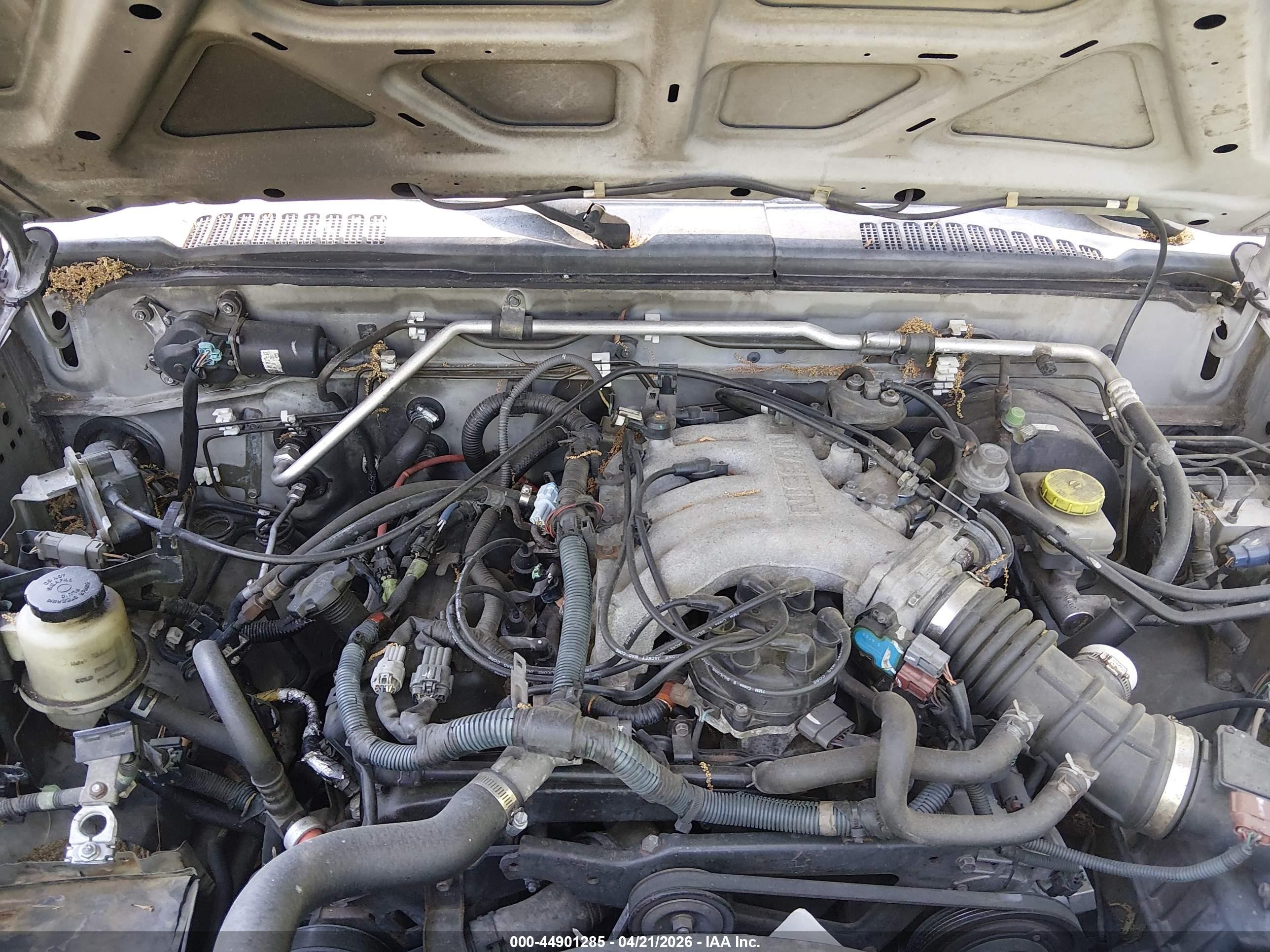 2004 Nissan Xterra Xe Silver vin: 5N1ED28T74C668799