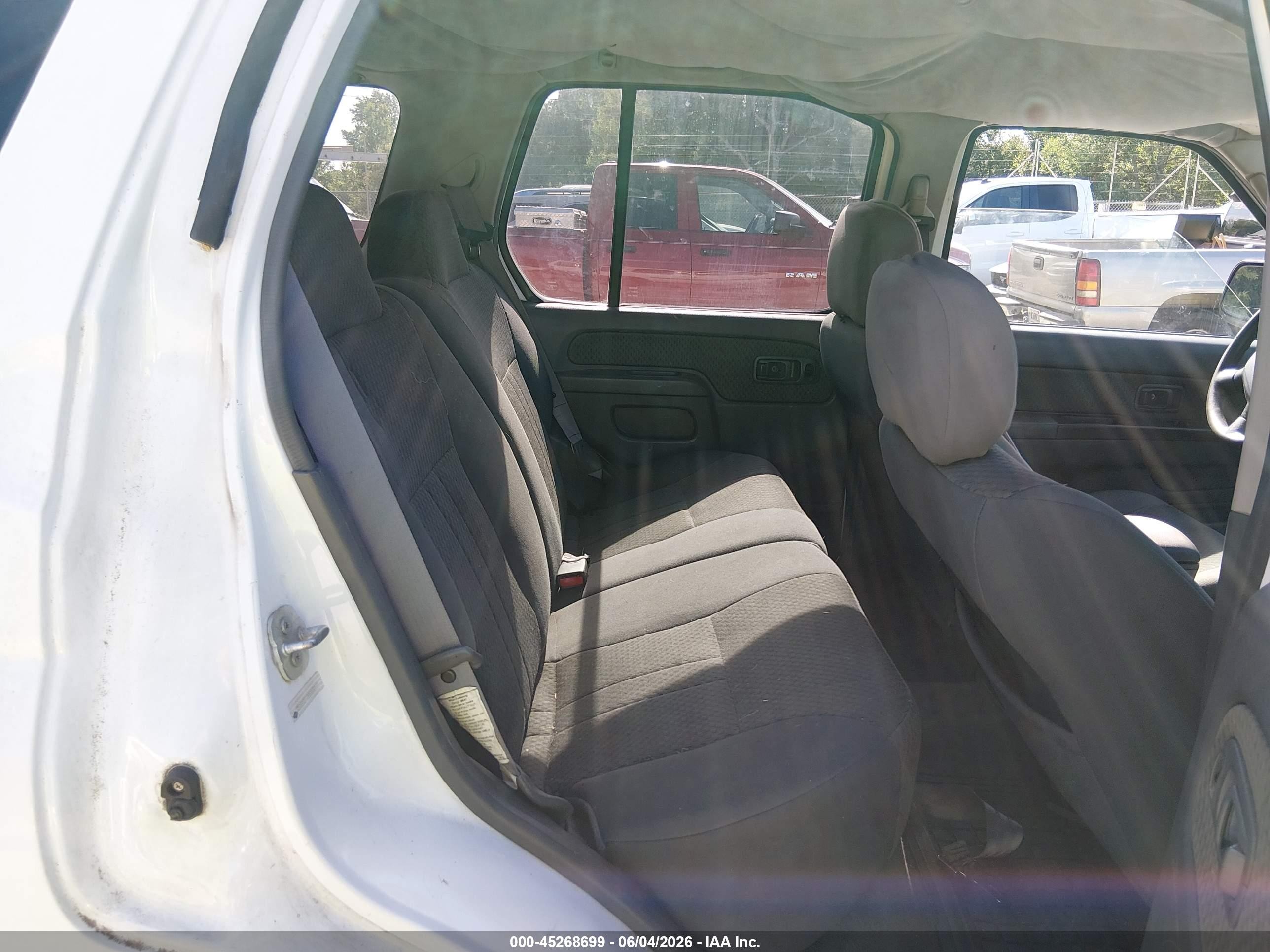 2002 Nissan Xterra Xe/se White vin: 5N1ED28T82C605918