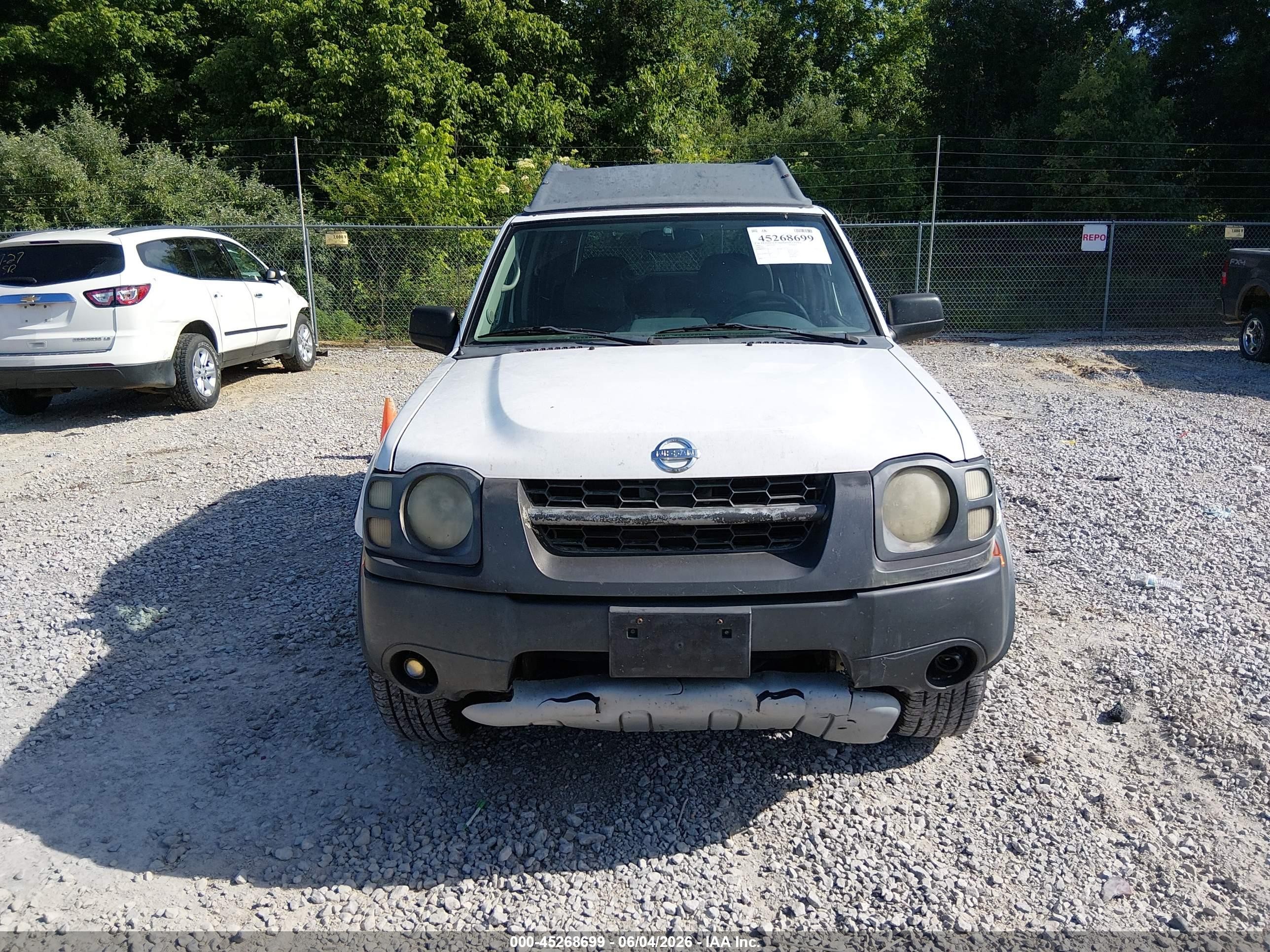 2002 Nissan Xterra Xe/se White vin: 5N1ED28T82C605918