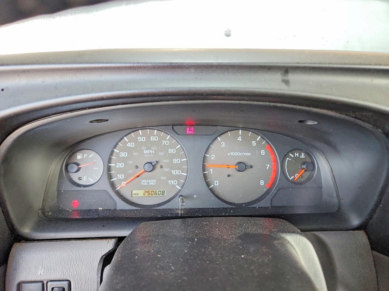 2000 Nissan Xterra Xe-v6 Silver vin: 5N1ED28T8YC598199
