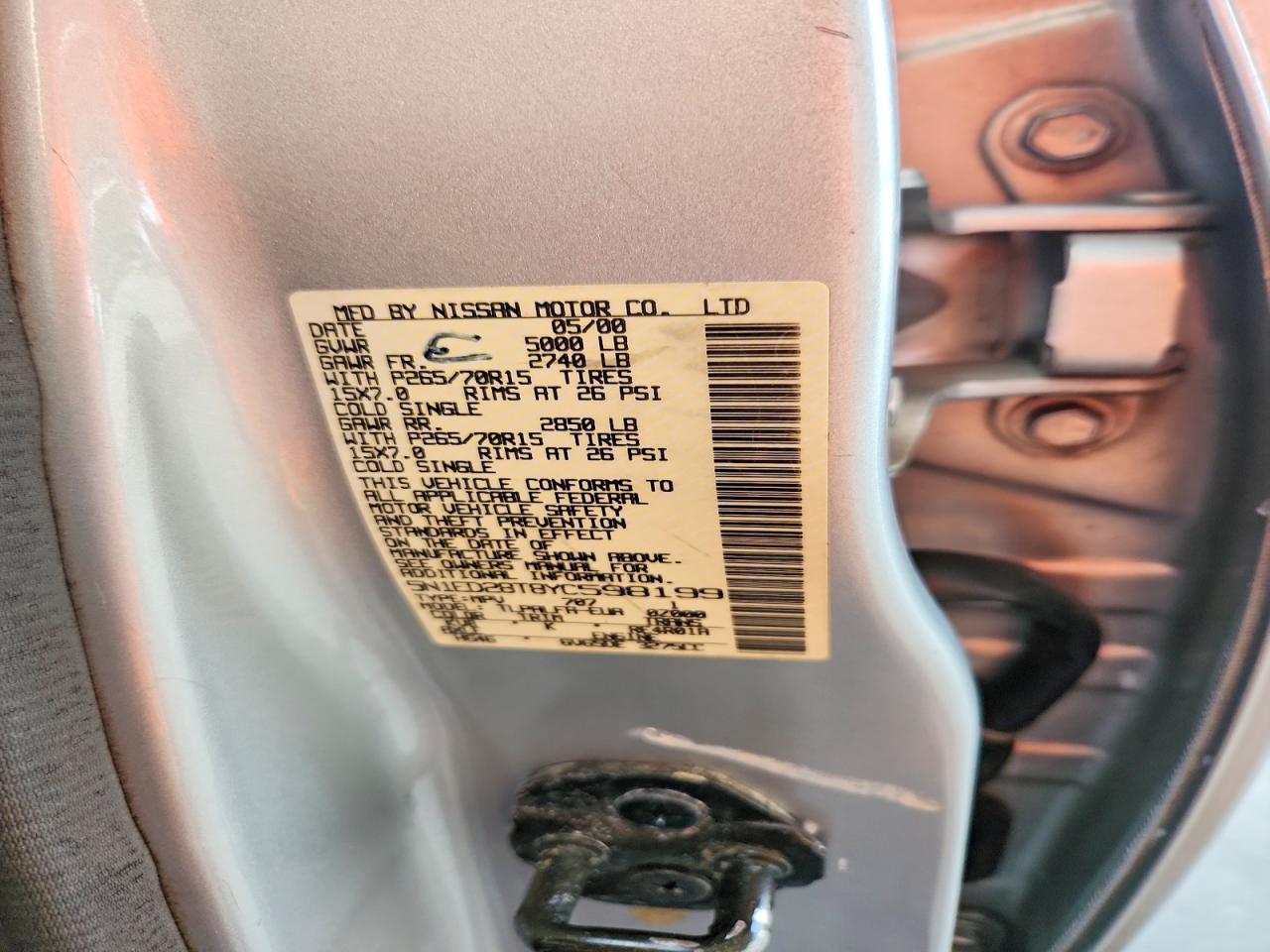 2000 Nissan Xterra Xe-v6 Silver vin: 5N1ED28T8YC598199