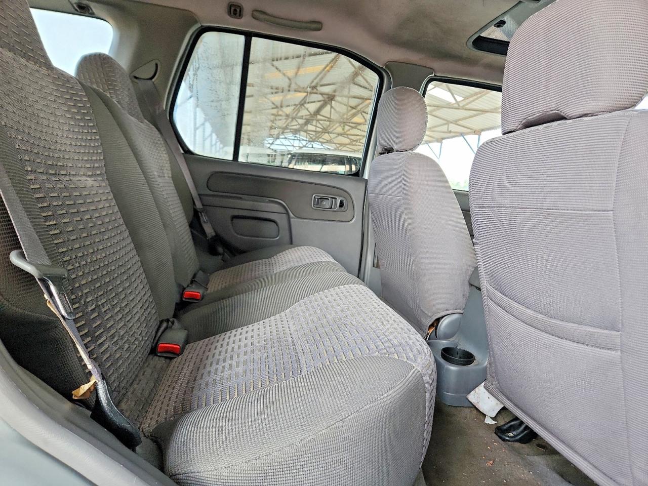 2000 Nissan Xterra Xe-v6 Silver vin: 5N1ED28T8YC598199