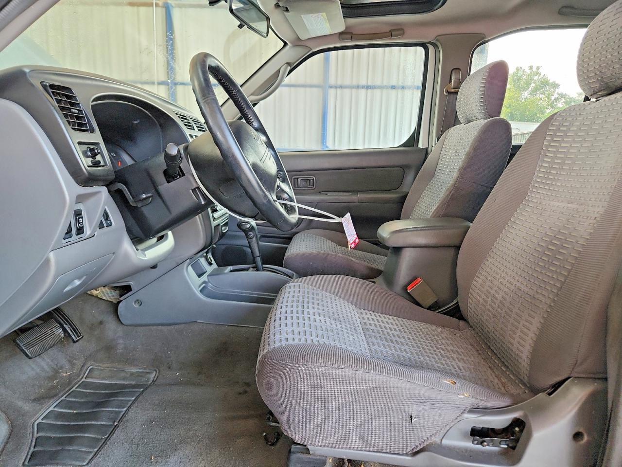 2000 Nissan Xterra Xe-v6 Silver vin: 5N1ED28T8YC598199