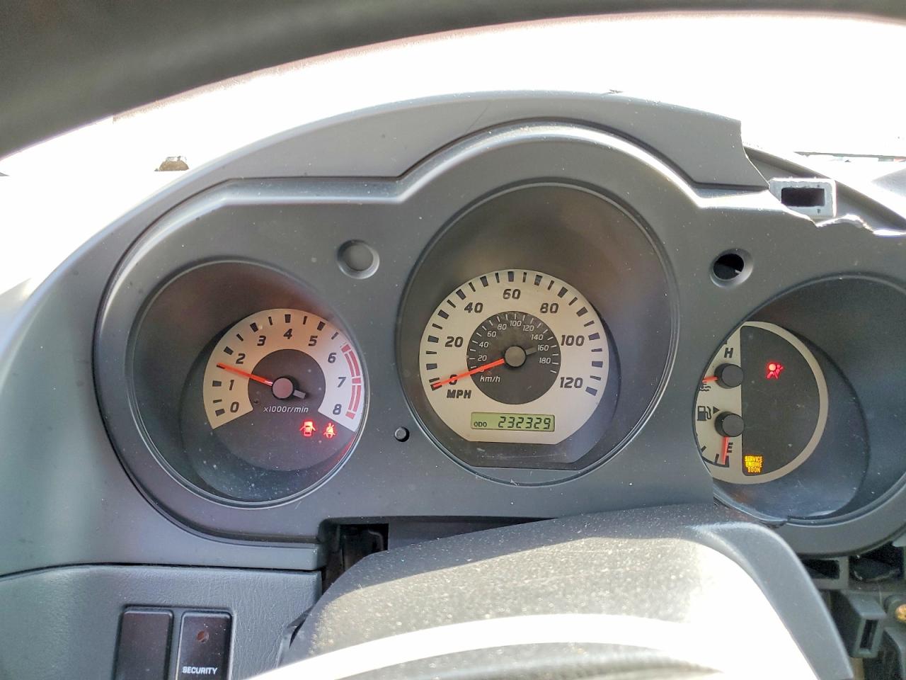 2004 Nissan Xterra Xe Red vin: 5N1ED28T94C674698