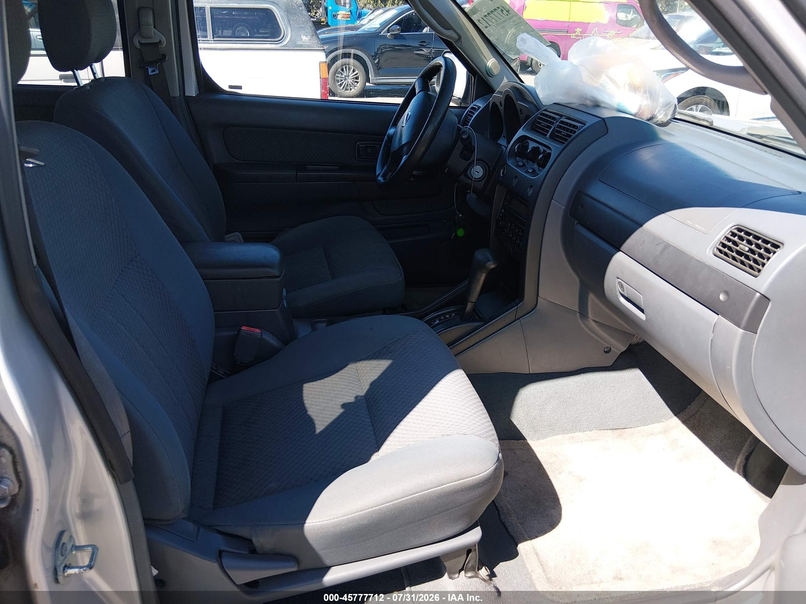 2004 Nissan Xterra Xe Silver vin: 5N1ED28TX4C608838